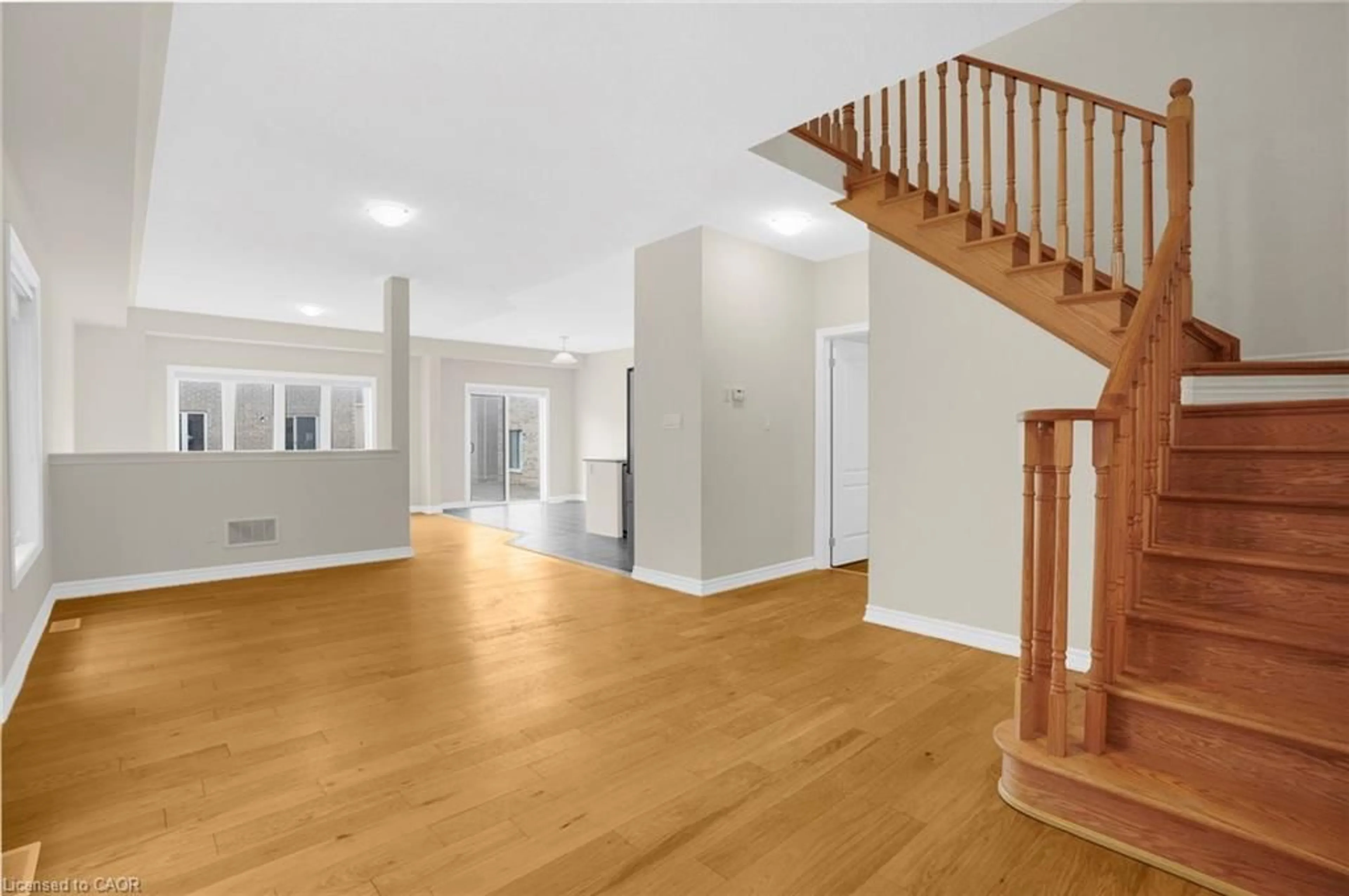 Indoor foyer for 251 Palace St, Thorold Ontario L2V 0N3