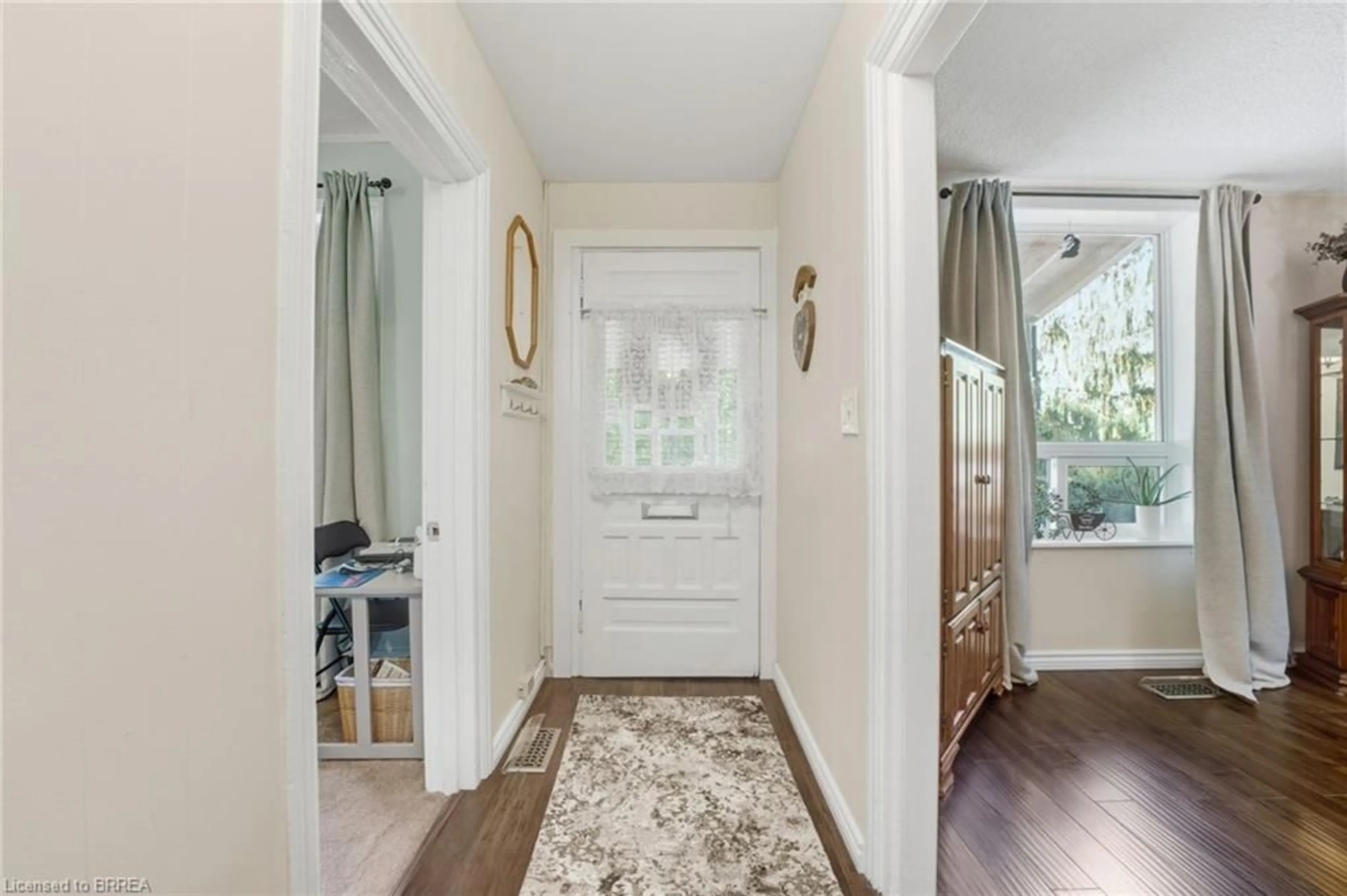 Indoor entryway for 60 Washington St, Paris Ontario N3L 2A8
