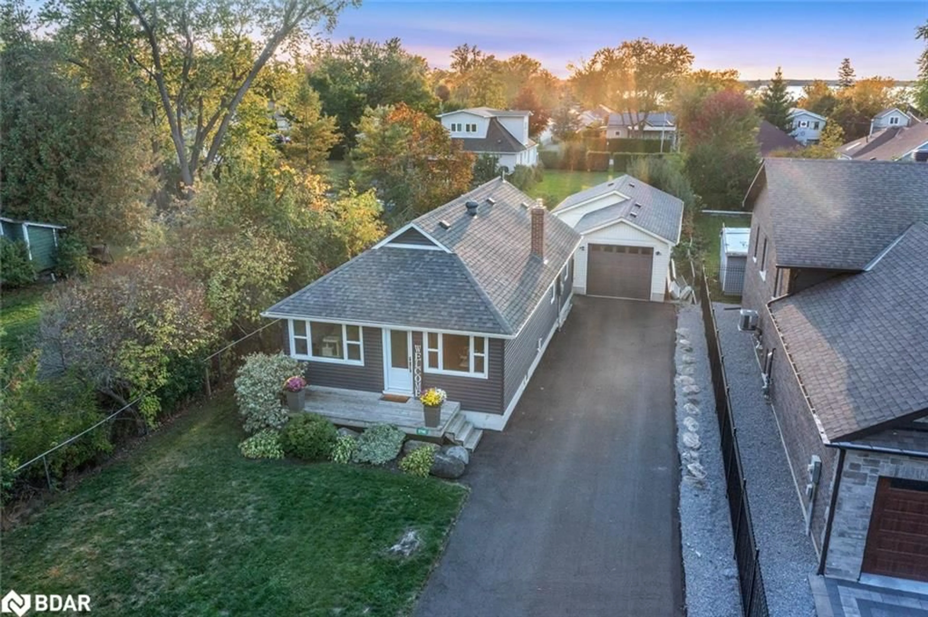 A pic from outside/outdoor area/front of a property/back of a property/a pic from drone, street for 27148 Kennedy Rd, Georgina Ontario L0E 1S0