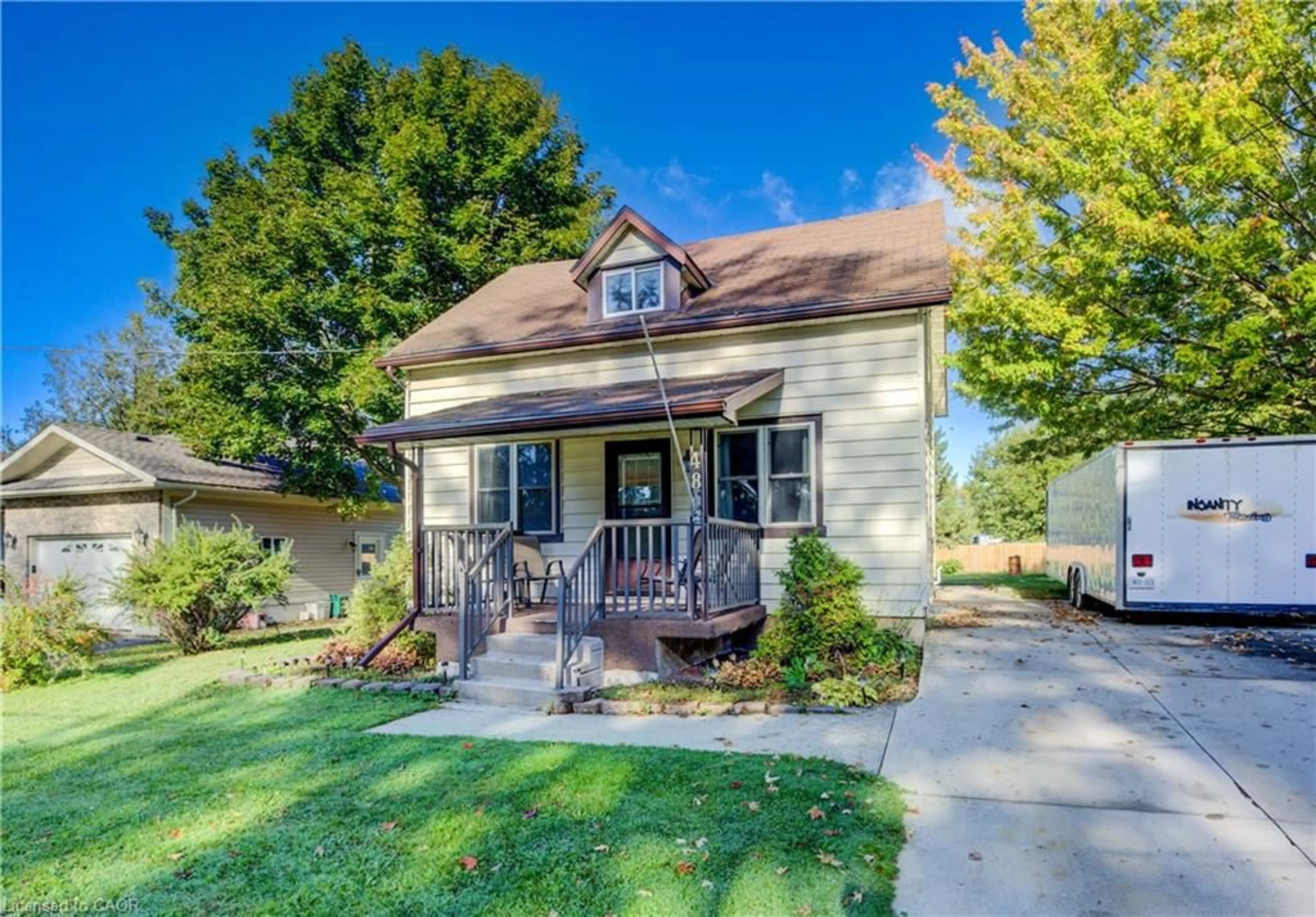 Home with vinyl exterior material, street for 481 Birmingham St, Mount Forest Ontario N0G 2L1