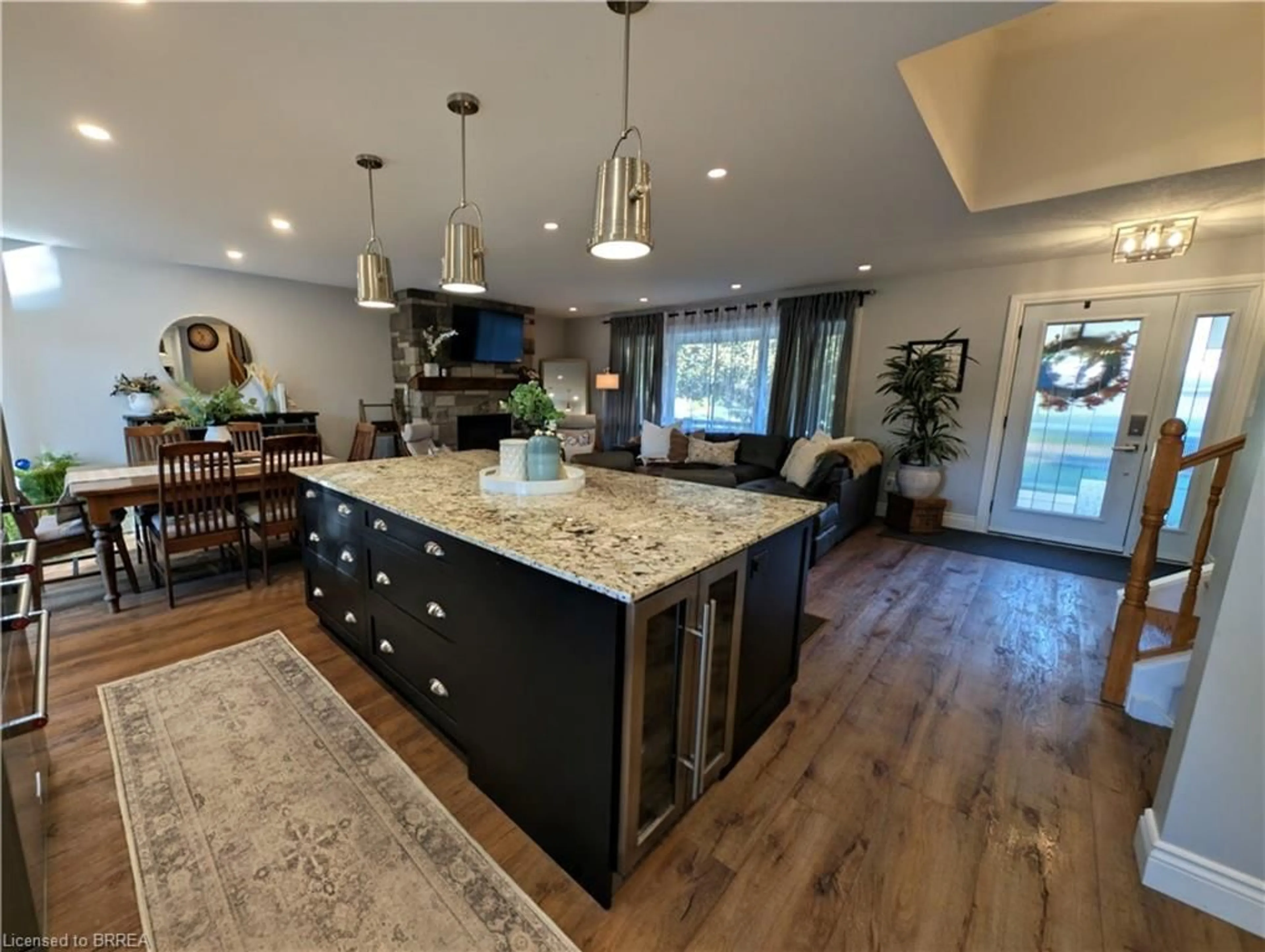 Open concept kitchen, unknown for 14 Meadow Rd, Brantford Ontario N3R 3L1