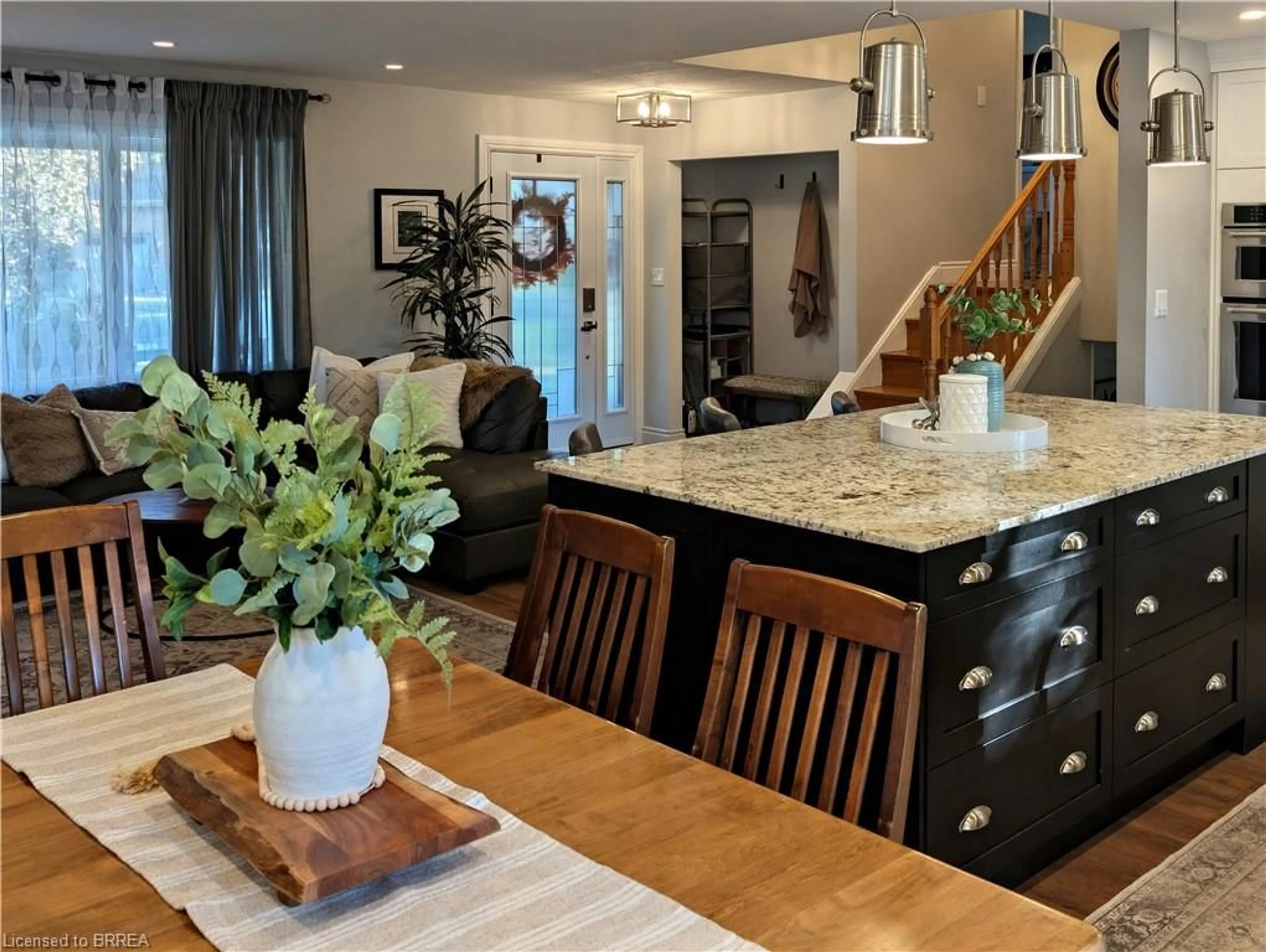 Open concept kitchen, unknown for 14 Meadow Rd, Brantford Ontario N3R 3L1