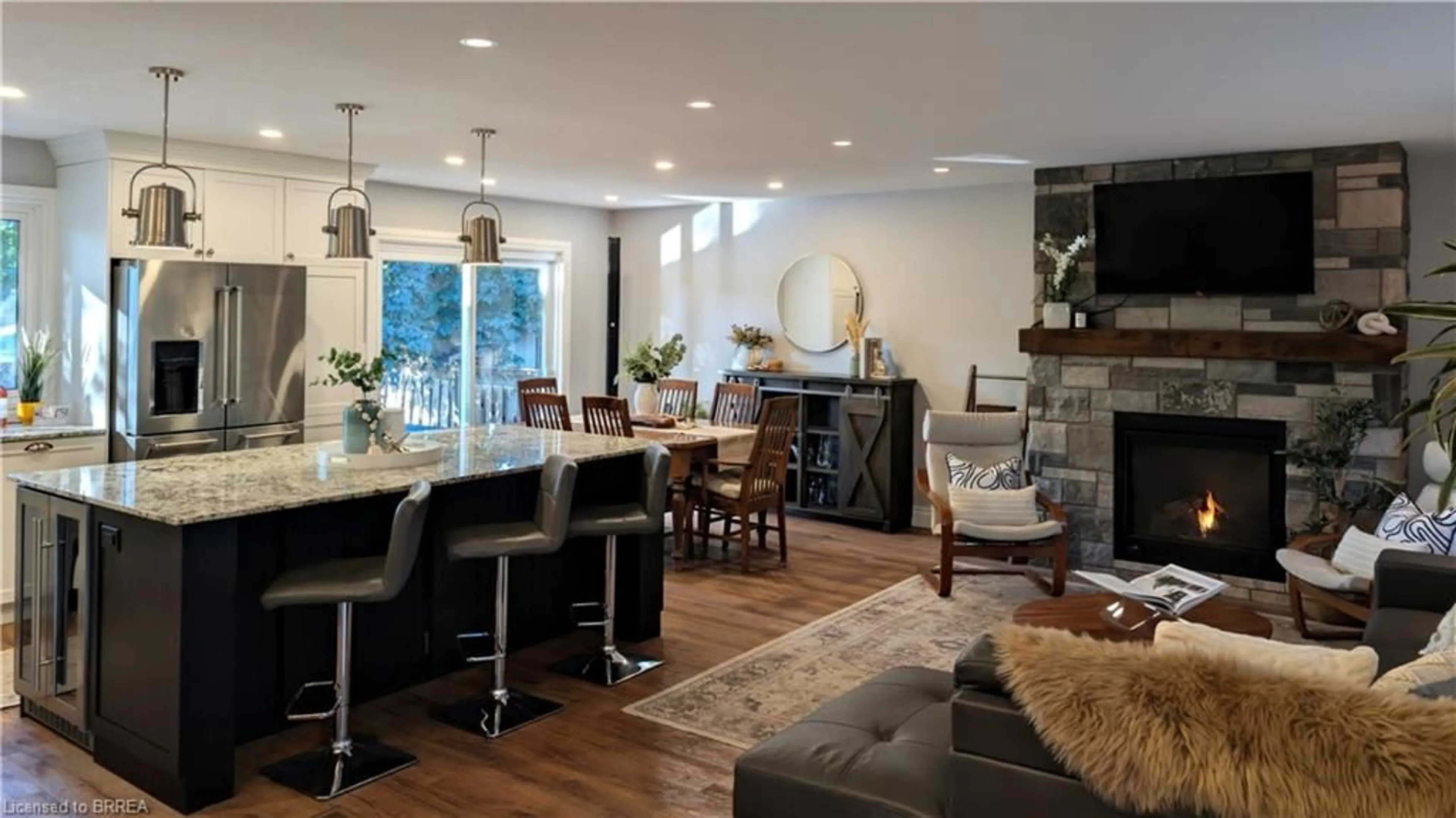 Open concept kitchen, unknown for 14 Meadow Rd, Brantford Ontario N3R 3L1