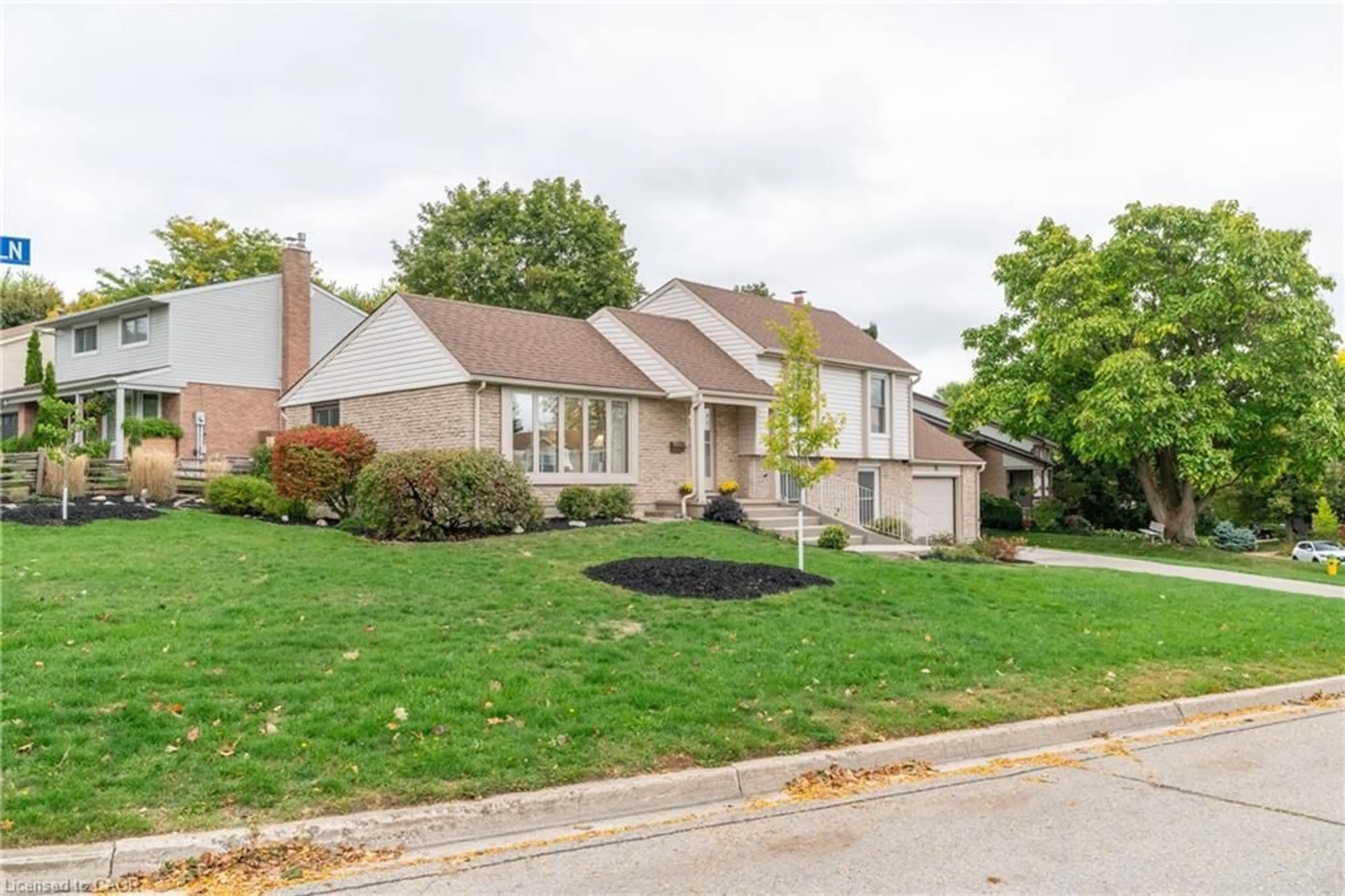 Unknown for 2 Lisa Lane, Guelph Ontario N1H 7H7