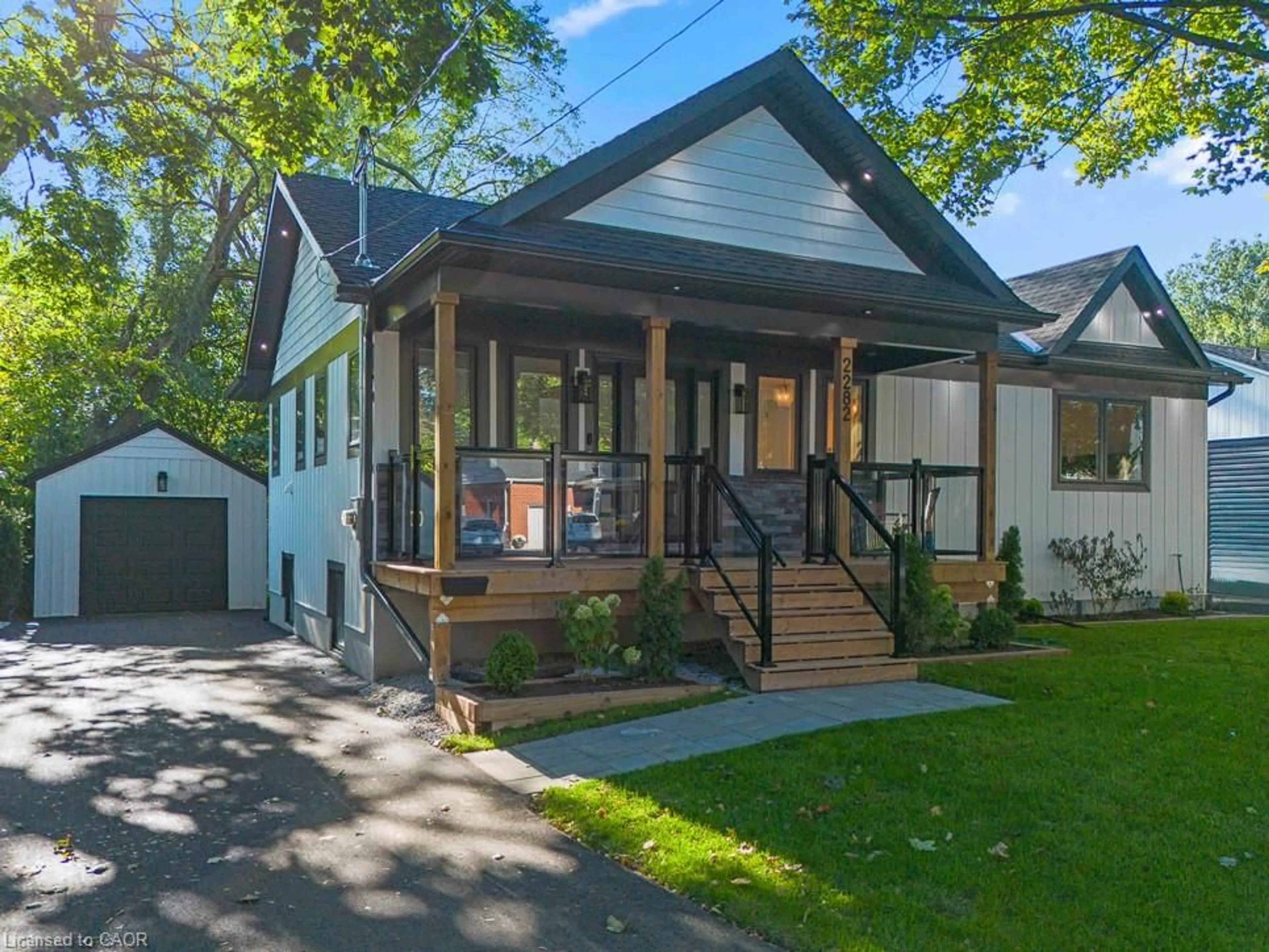 Home with vinyl exterior material, street for 2282 Fairleigh Pl, Burlington Ontario L7R 1G7