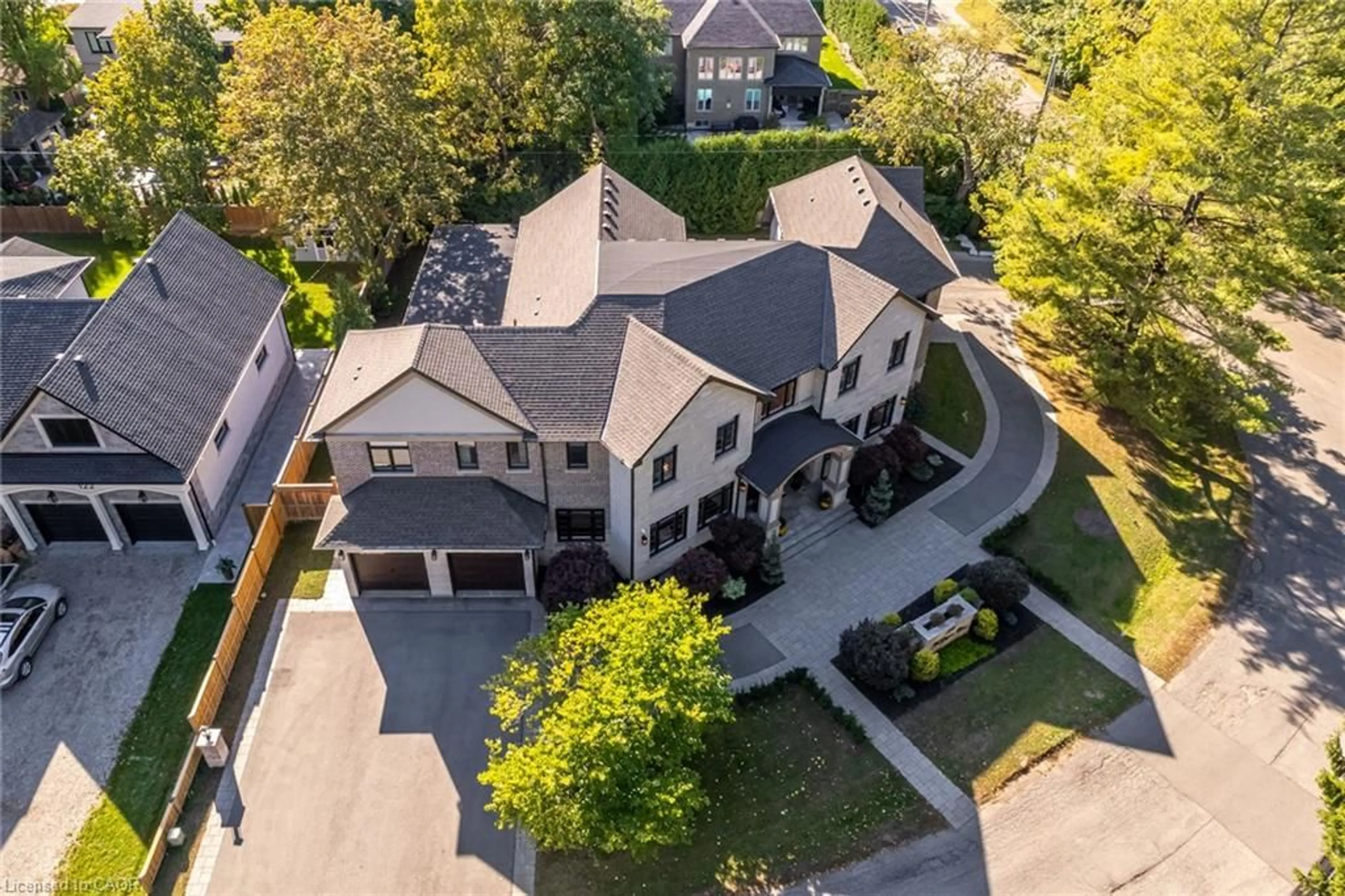A pic from outside/outdoor area/front of a property/back of a property/a pic from drone, street for 126 Mcgregor Cres, Ancaster Ontario L9G 1B5