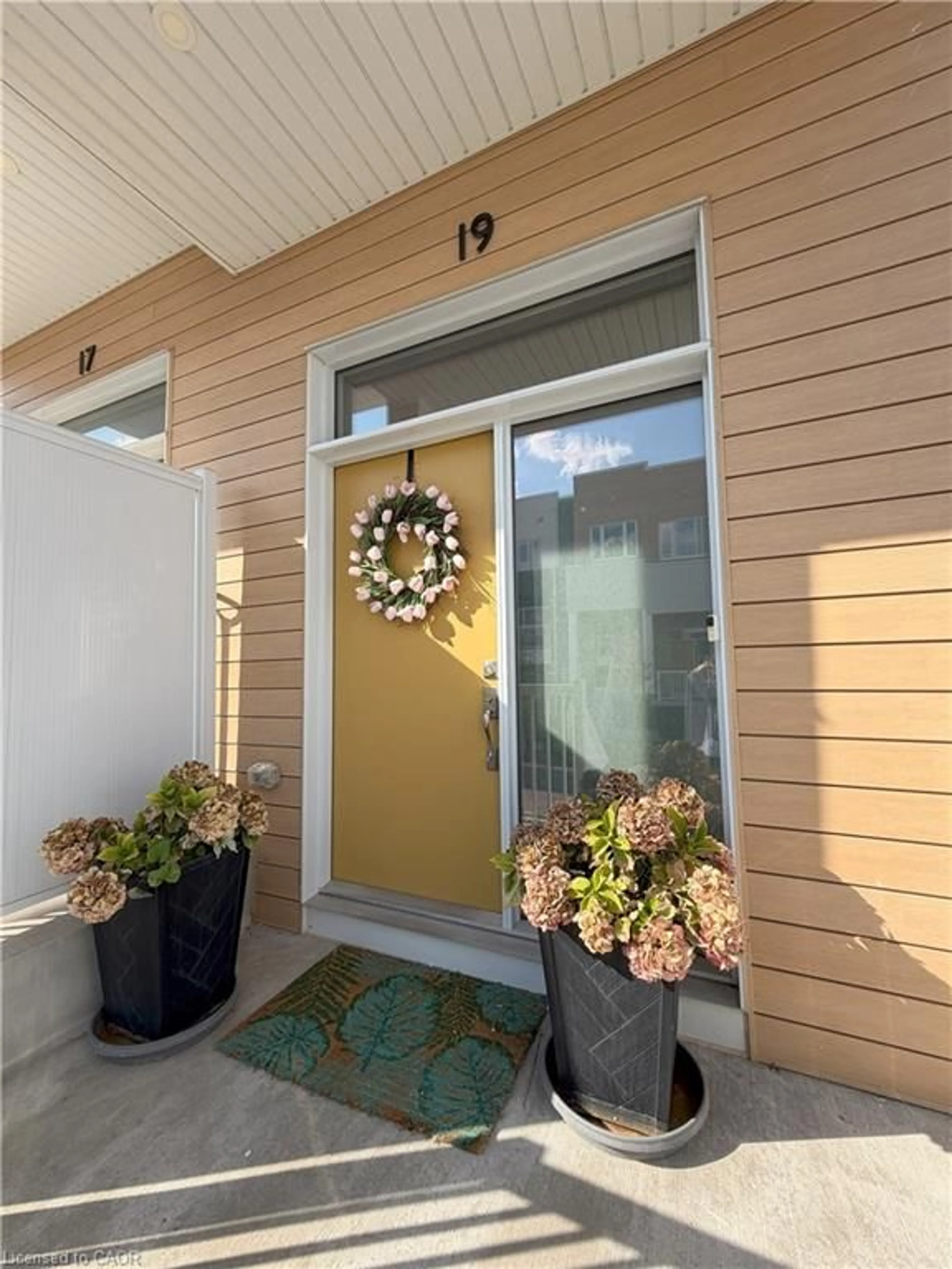 Indoor entryway for 19 Visionary Ave, Kitchener Ontario N2R 0R7