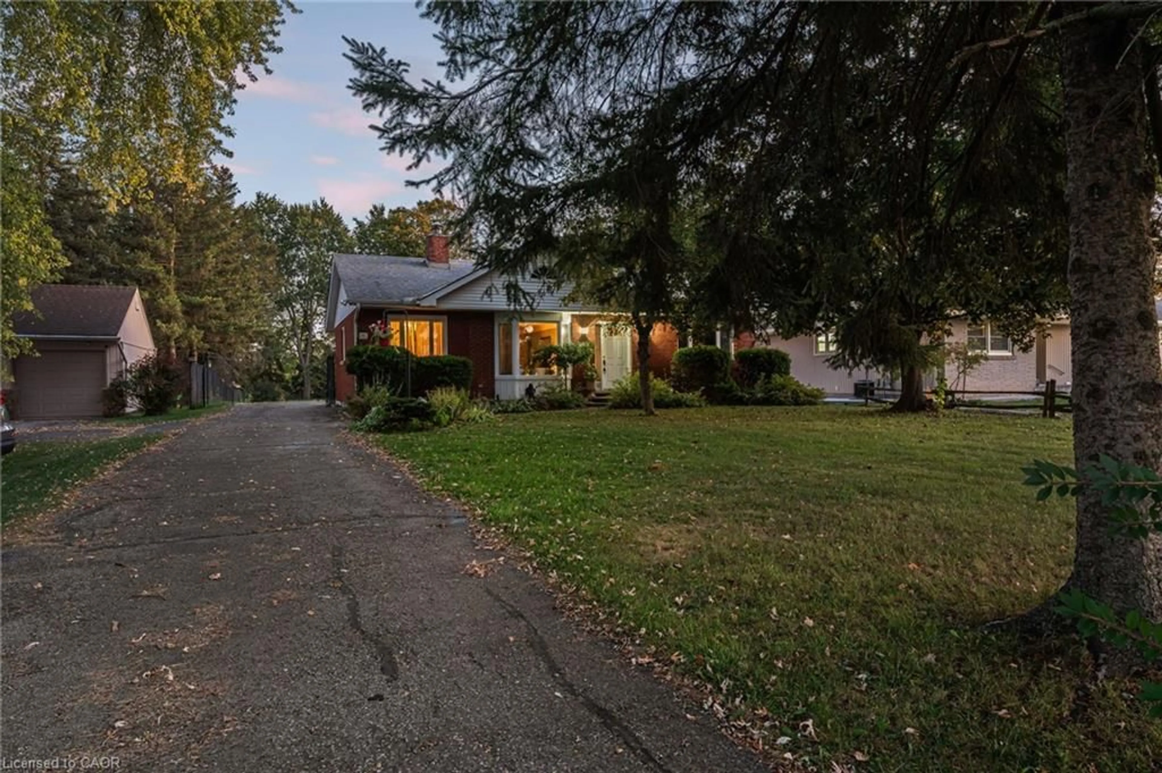 A pic from outside/outdoor area/front of a property/back of a property/a pic from drone, street for 141 Riverbank Dr, Cambridge Ontario N3H 4R6