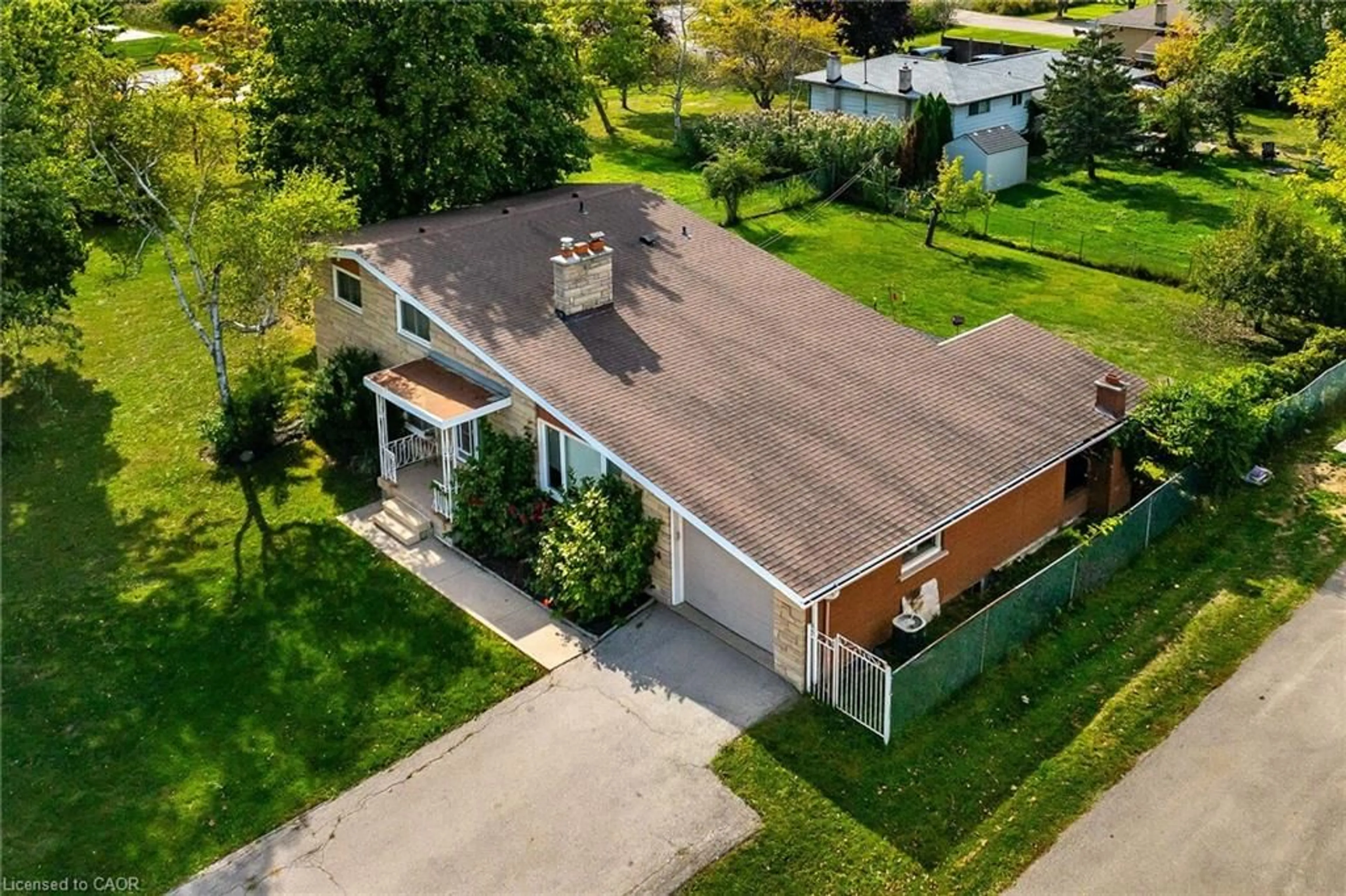 A pic from outside/outdoor area/front of a property/back of a property/a pic from drone, street for 5 Third Rd, Stoney Creek Ontario L8J 3J5