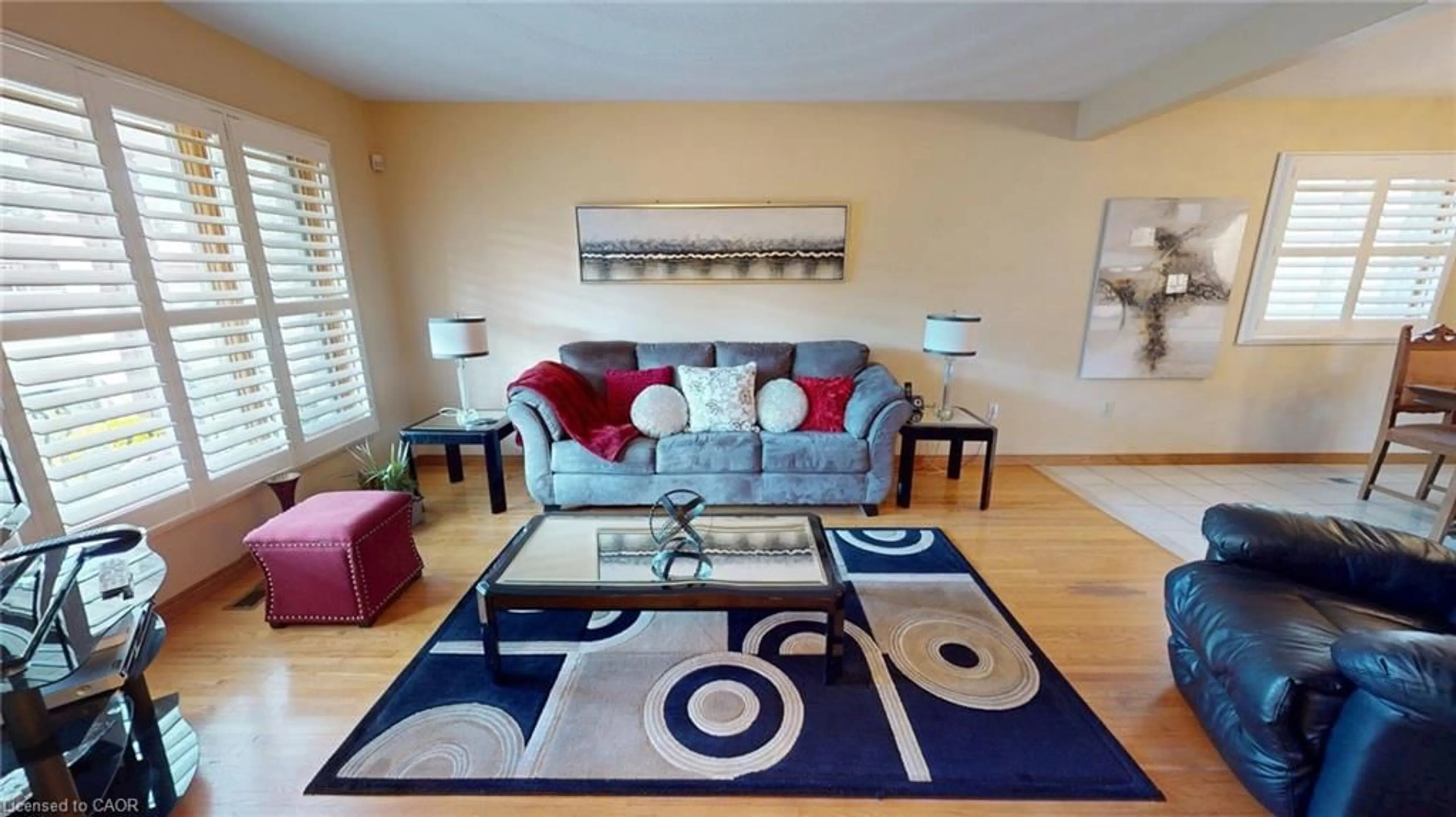 Living room with furniture, carpet floor for 140 Donn Ave, Hamilton Ontario L8E 5T8