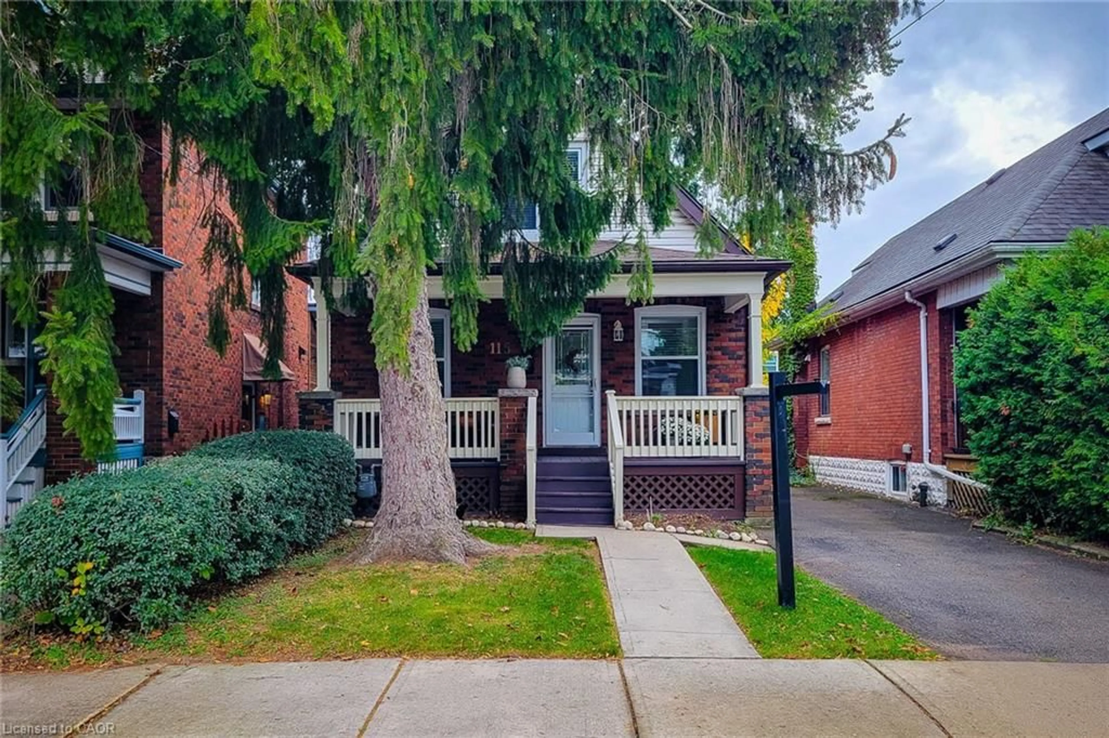 Home with brick exterior material, street for 115 Barclay St, Hamilton Ontario L8S 1P6