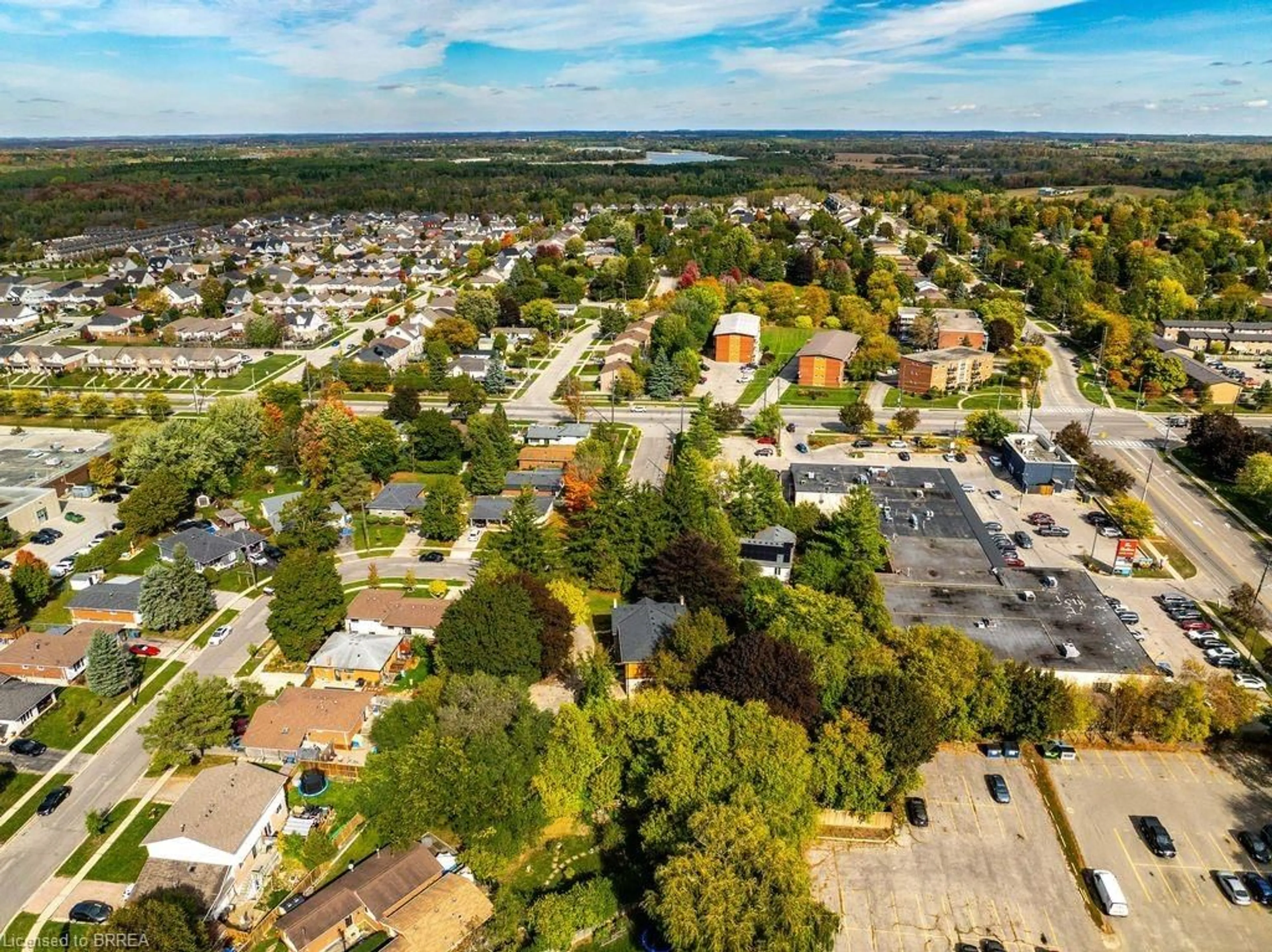 A pic from outside/outdoor area/front of a property/back of a property/a pic from drone, street for 33 Islington Ave, Guelph Ontario N1E 1B2