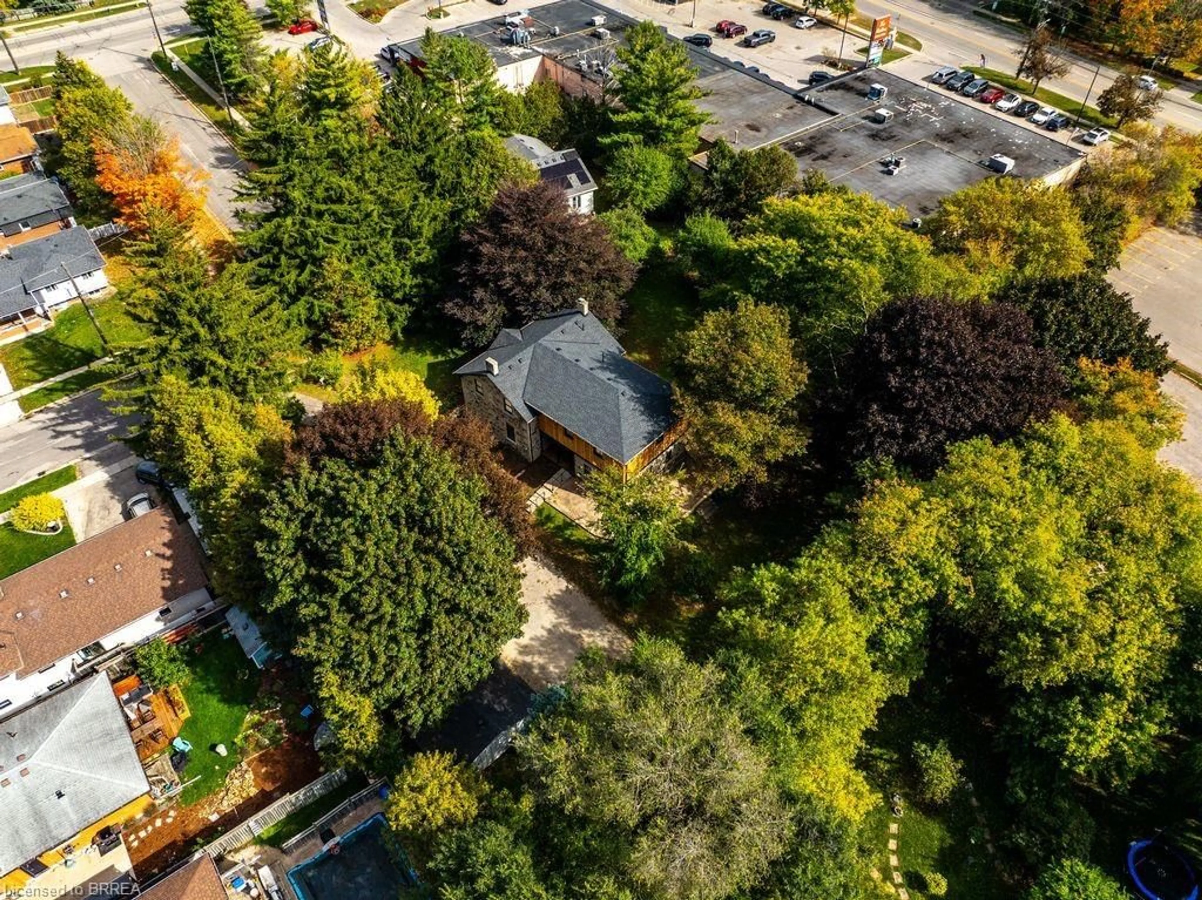 A pic from outside/outdoor area/front of a property/back of a property/a pic from drone, city buildings view from balcony for 33 Islington Ave, Guelph Ontario N1E 1B2