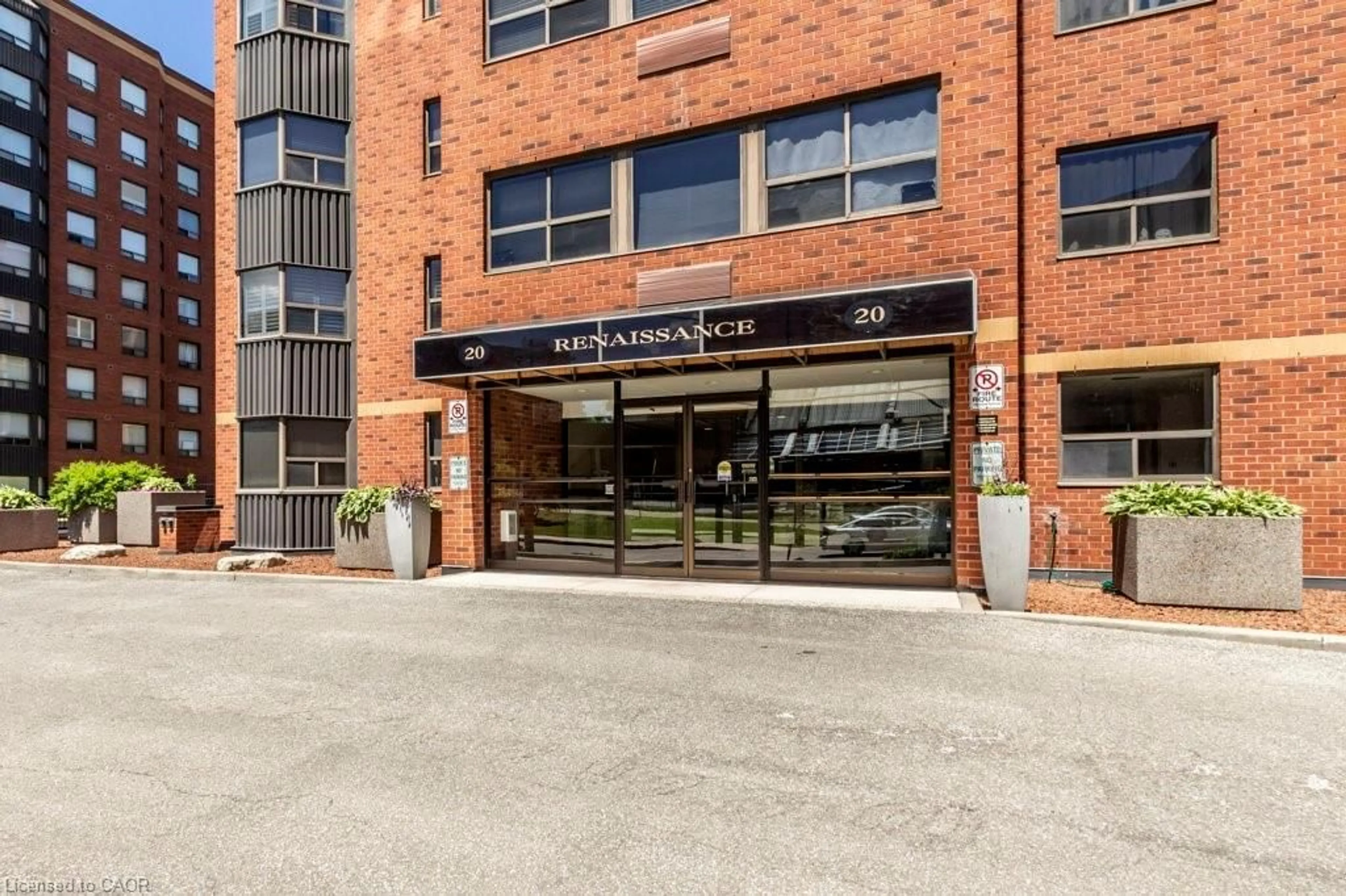 Indoor foyer for 20 Ellen St #203, Kitchener Ontario N2H 6R7