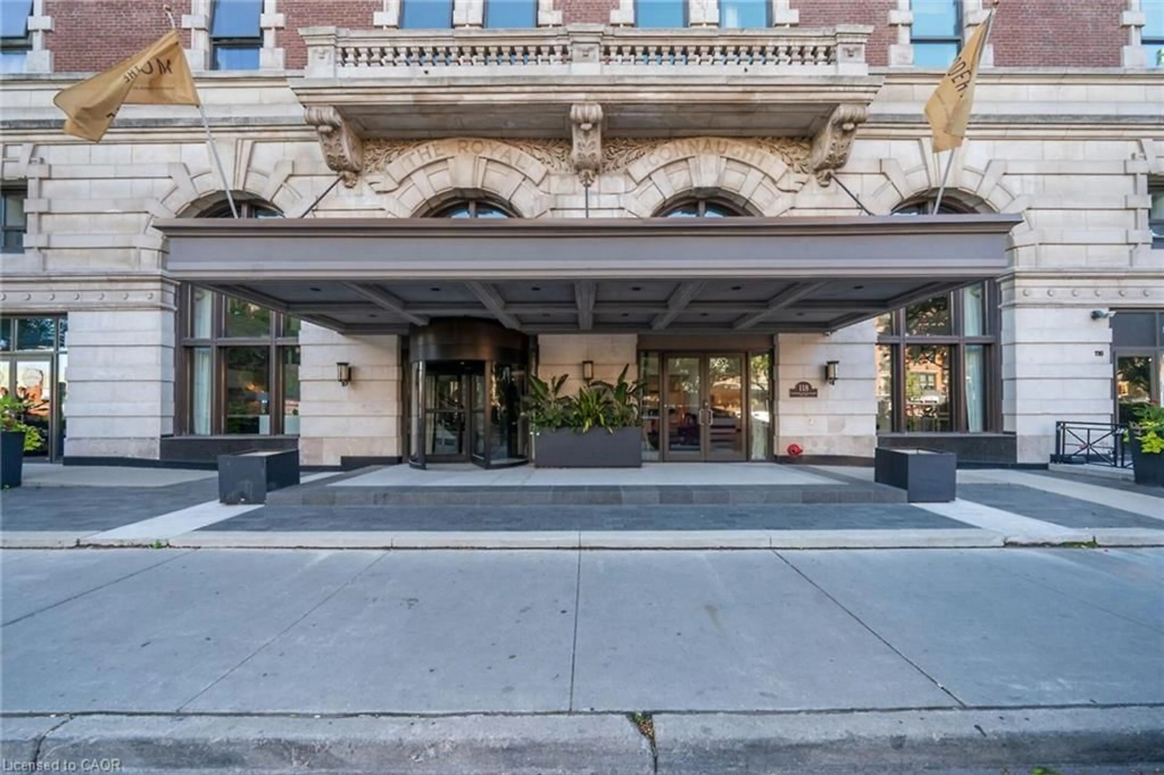 Lobby for 112 King St #LPH6, Hamilton Ontario L8N 1A8