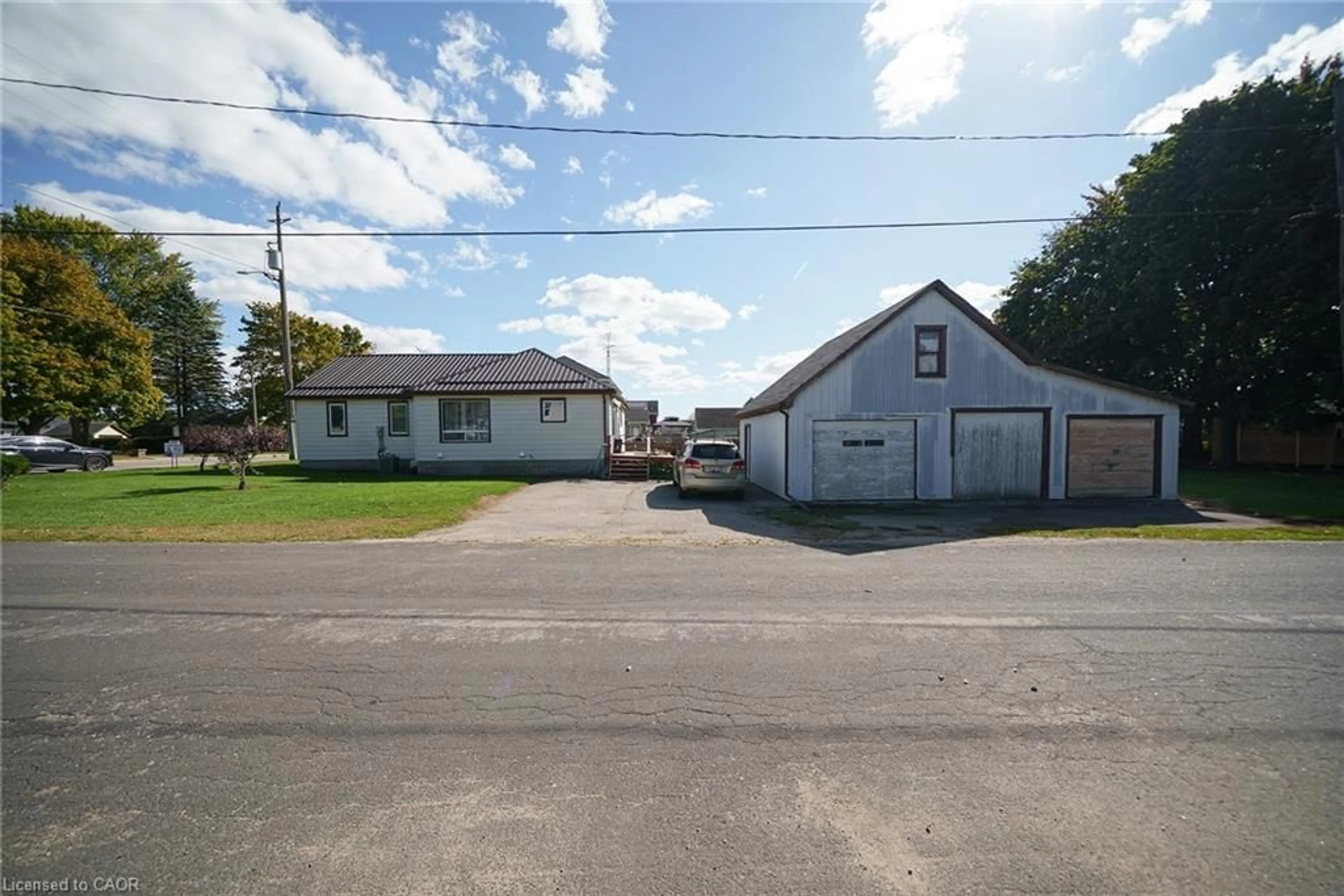 A pic from outside/outdoor area/front of a property/back of a property/a pic from drone, street for 8 Queen St, Langton Ontario N0E 1G0
