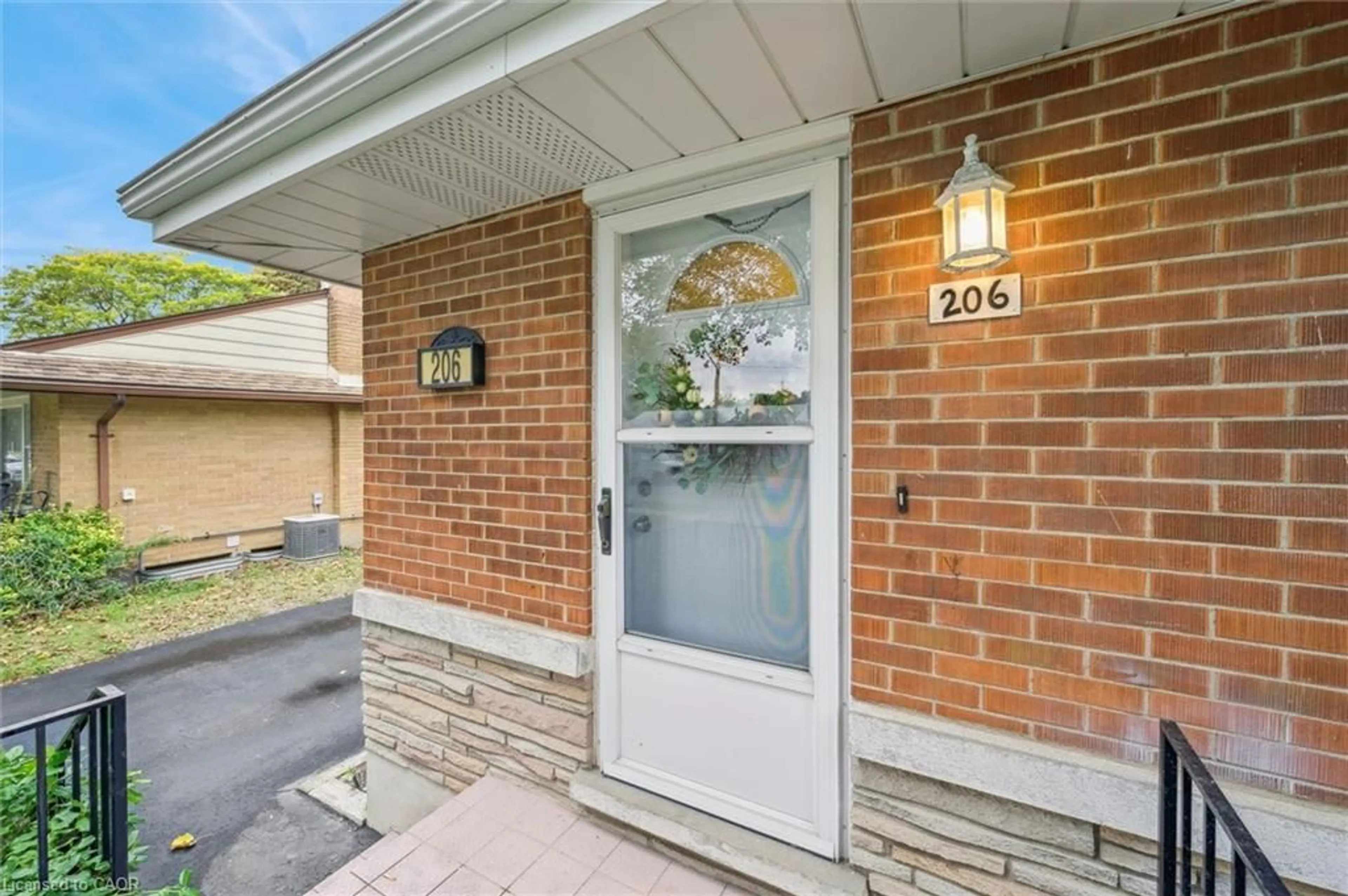 Unknown for 206 Royal St, Waterloo Ontario N2J 2H9