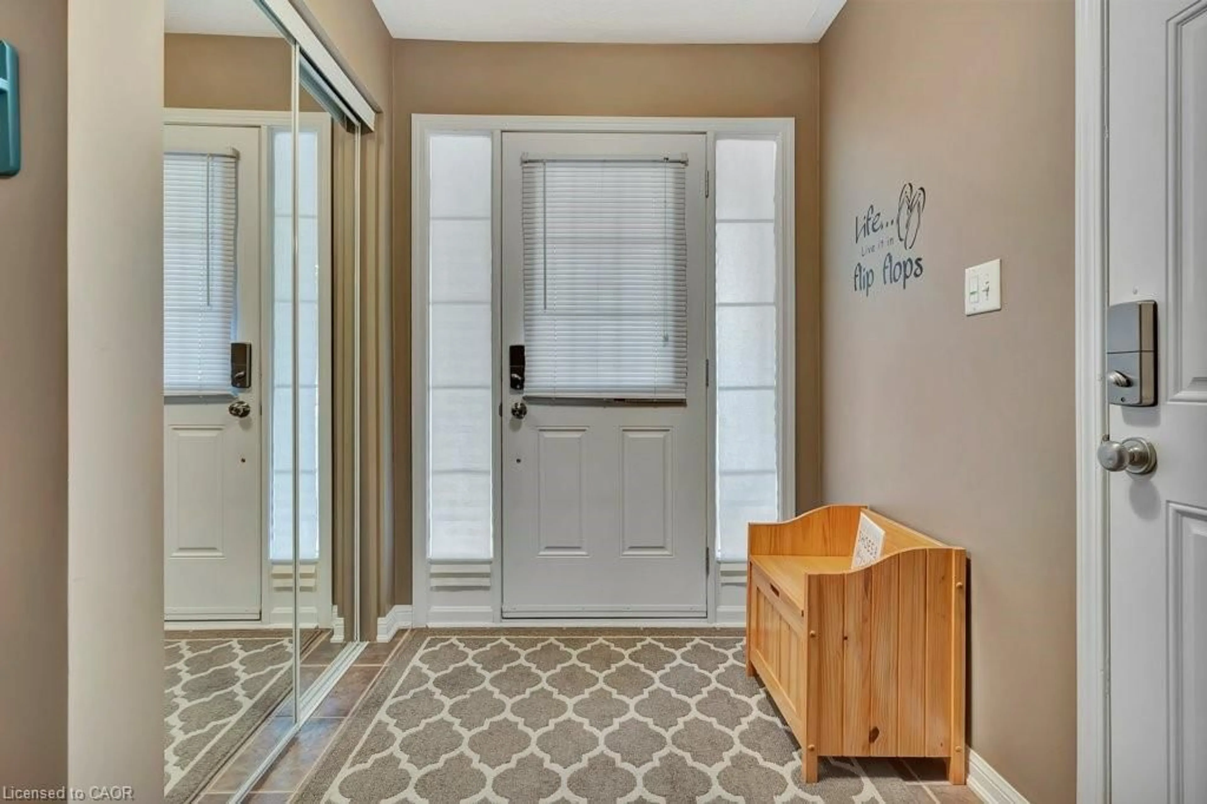 Indoor entryway for 71 Garth Massey Dr, Cambridge Ontario N1T 2G8