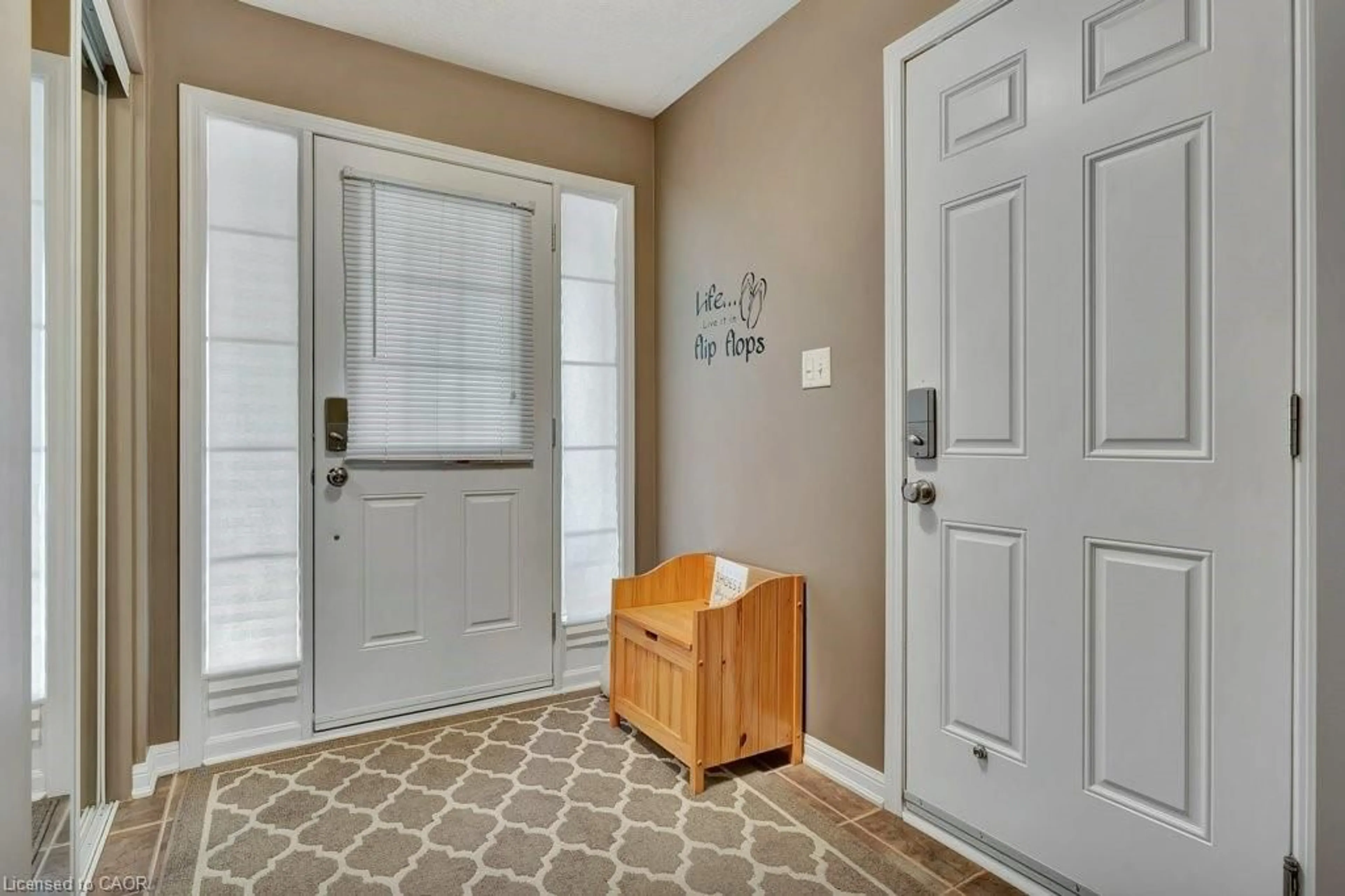 Indoor entryway for 71 Garth Massey Dr, Cambridge Ontario N1T 2G8