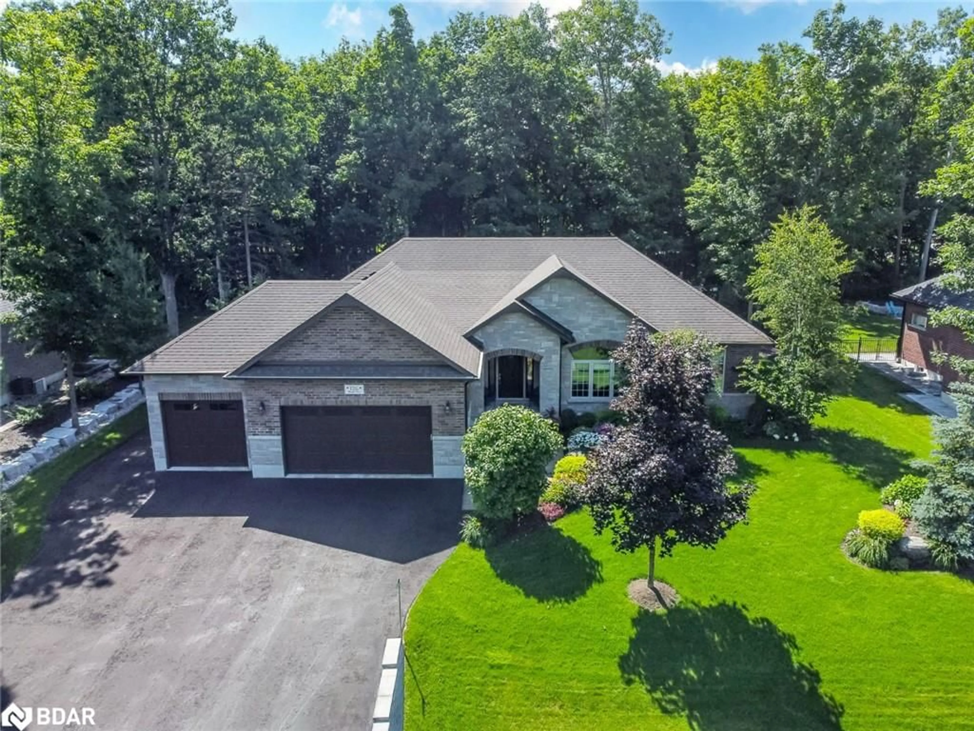 A pic from outside/outdoor area/front of a property/back of a property/a pic from drone, unknown for 126 Mennill Dr, Springwater Ontario L9X 0J2
