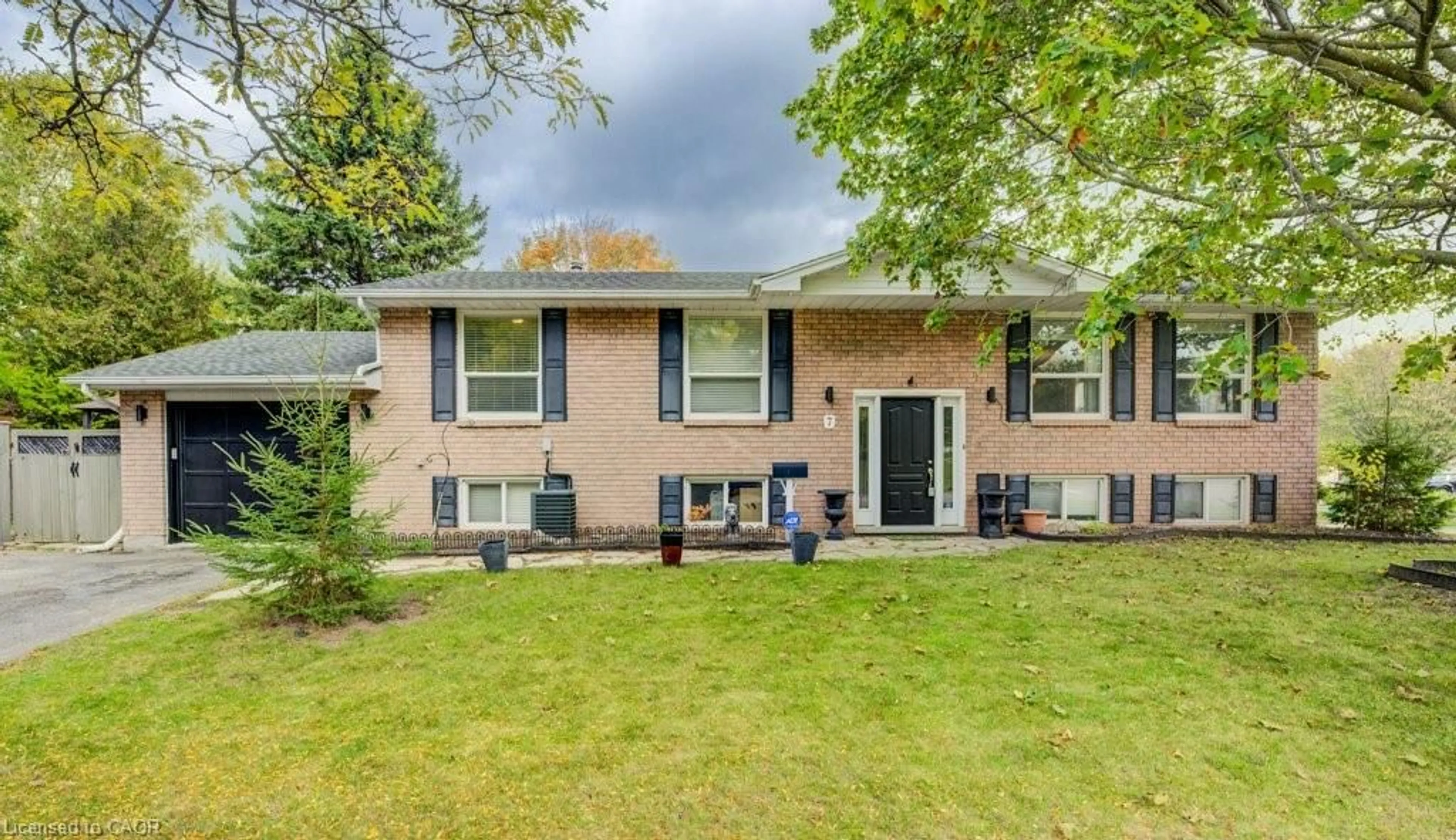Home with brick exterior material, street for 7 Folkstone Cres, Kitchener Ontario N2E 2Y9
