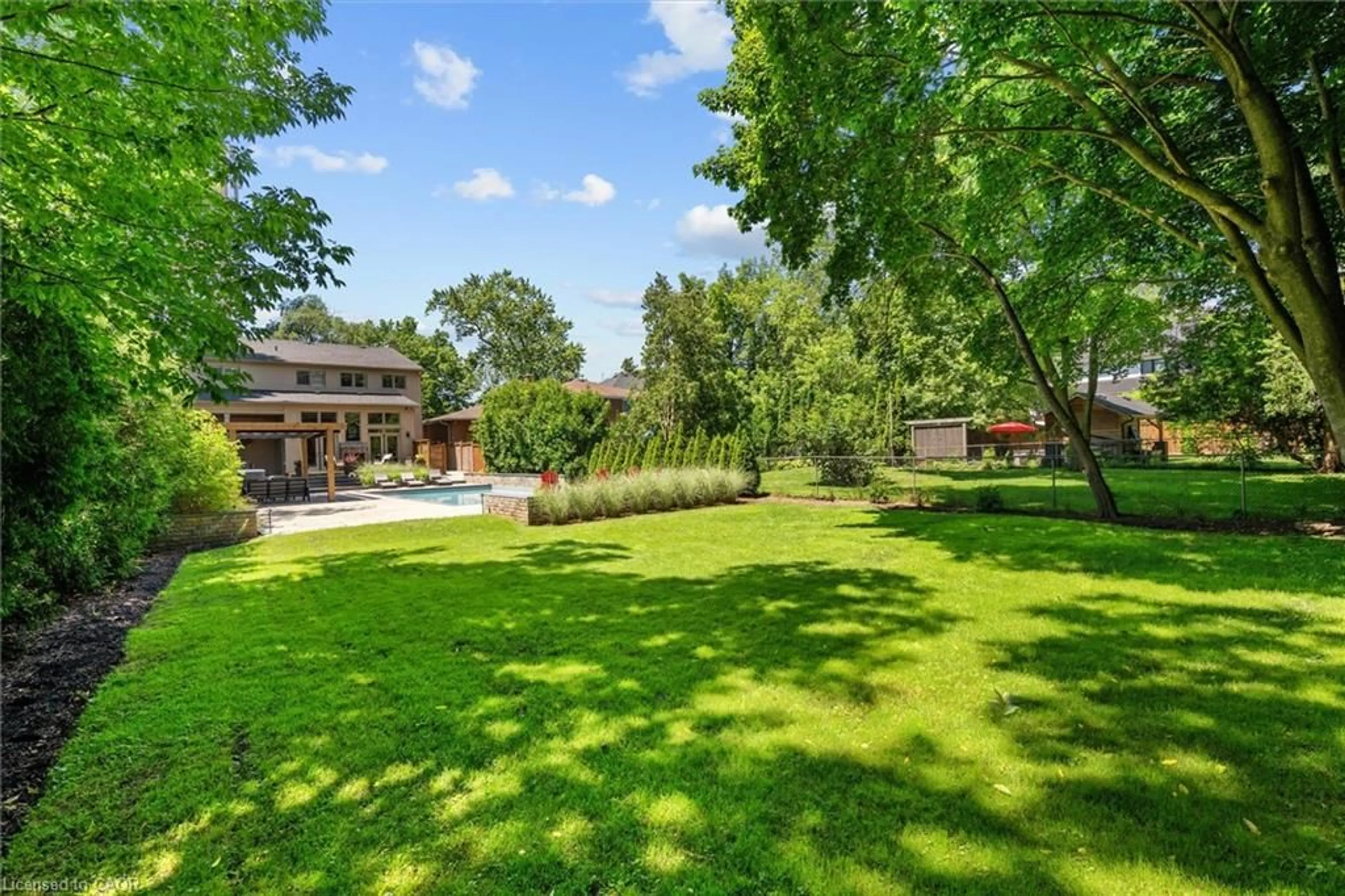 A pic from outside/outdoor area/front of a property/back of a property/a pic from drone, unknown for 373 Torrance St, Burlington Ontario L7R 2R7