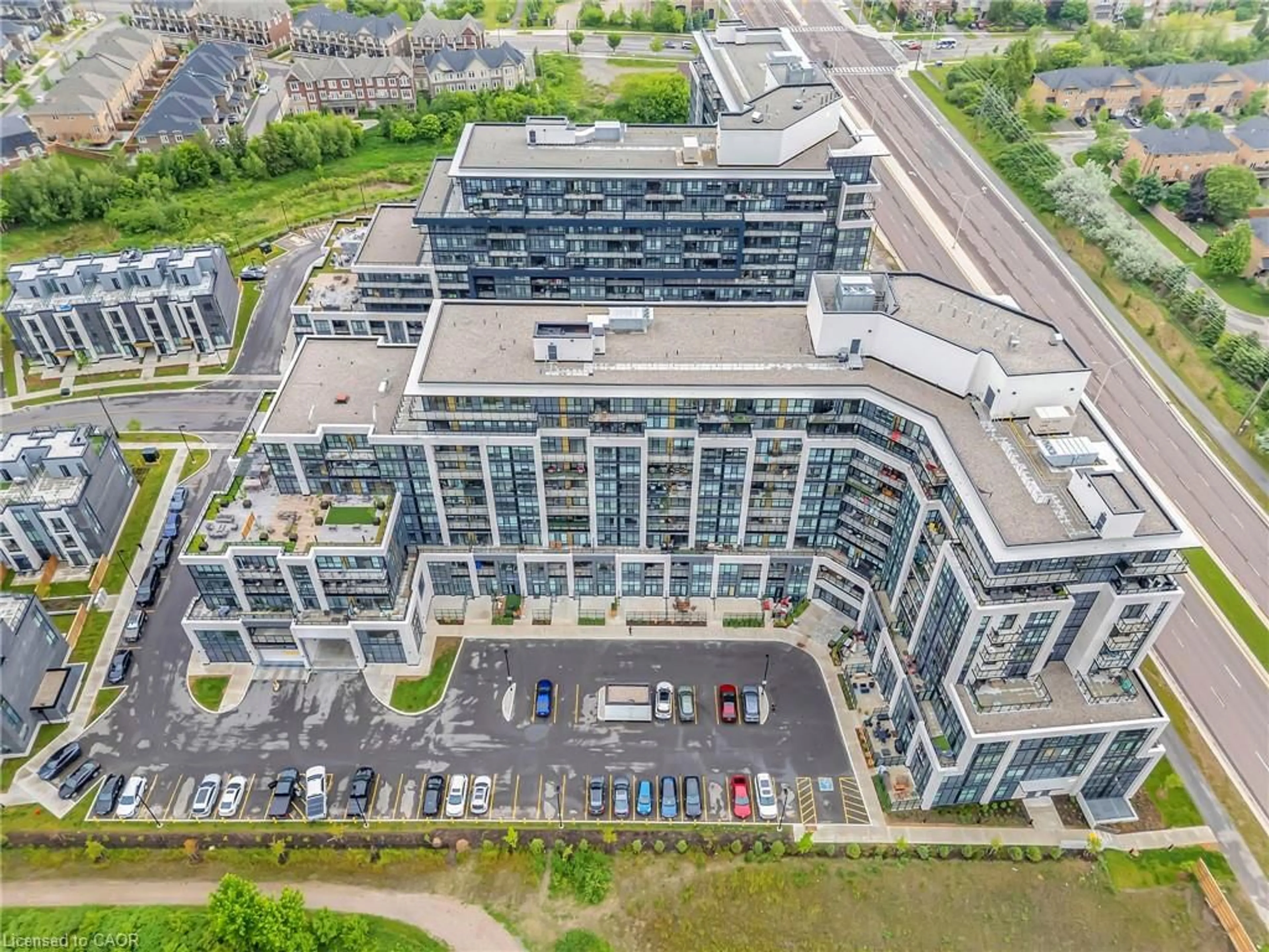 A pic from outside/outdoor area/front of a property/back of a property/a pic from drone, building for 405 Dundas St #702, Oakville Ontario L6M 5P9