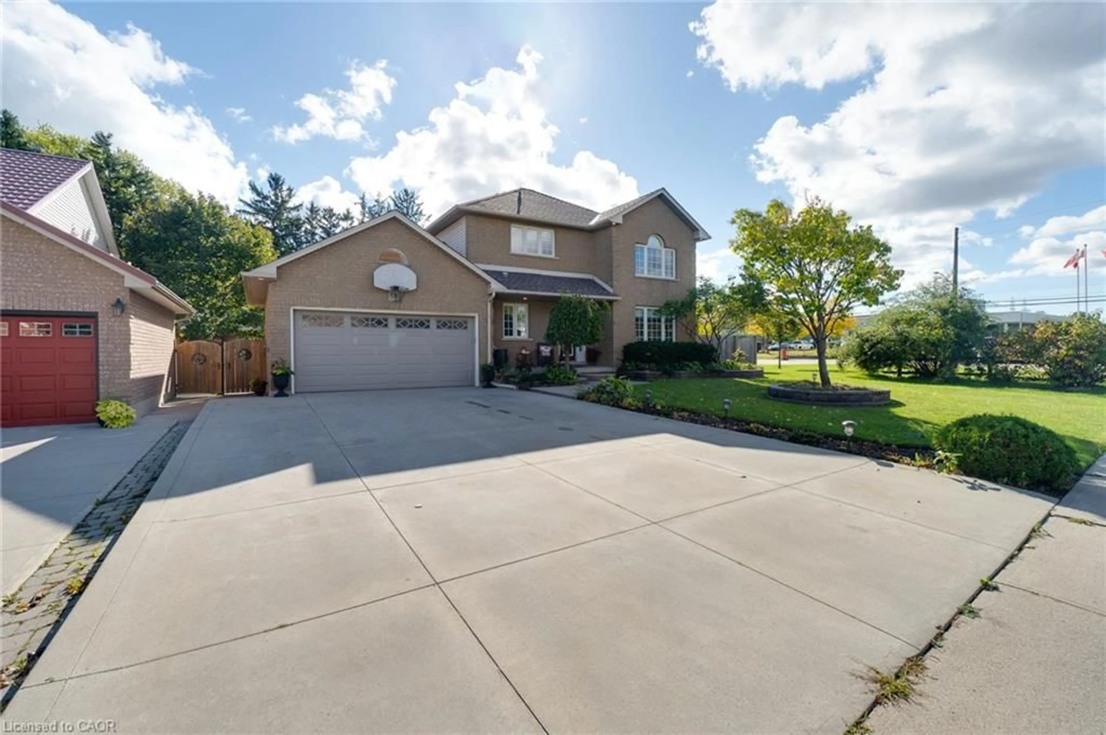 A pic from outside/outdoor area/front of a property/back of a property/a pic from drone, street for 88 Republic Ave, Hamilton Ontario L9B 2G7