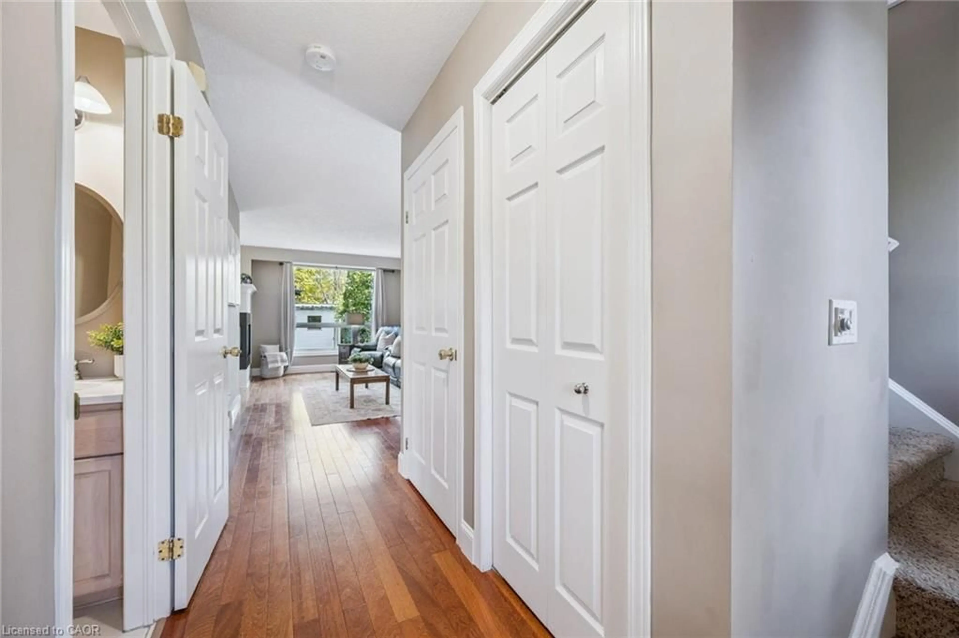 Indoor entryway for 690 Coldstream Dr, Waterloo Ontario N2V 2J1