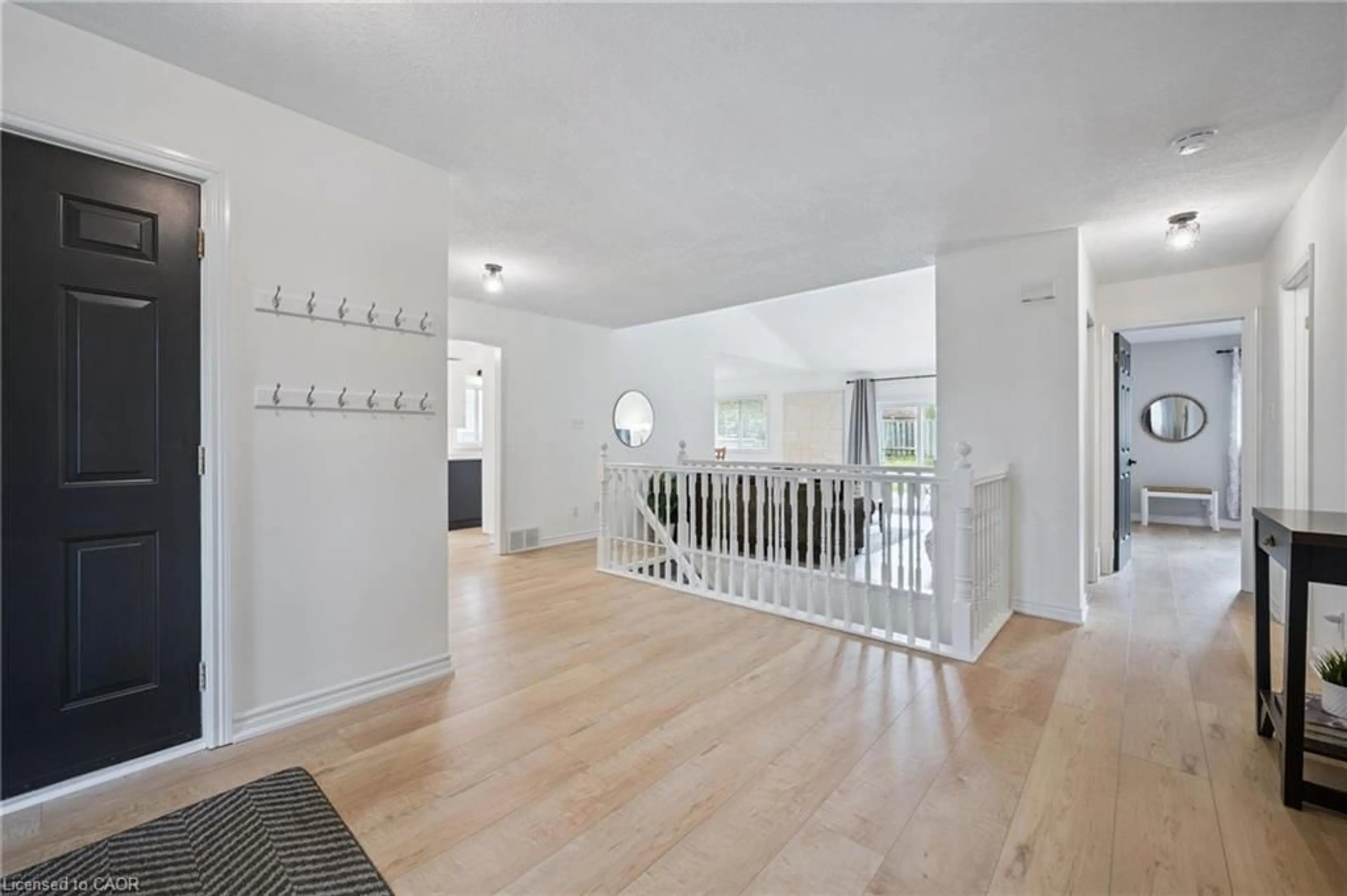 Indoor entryway for 7 Peter Crt, Cambridge Ontario N1P 1C3