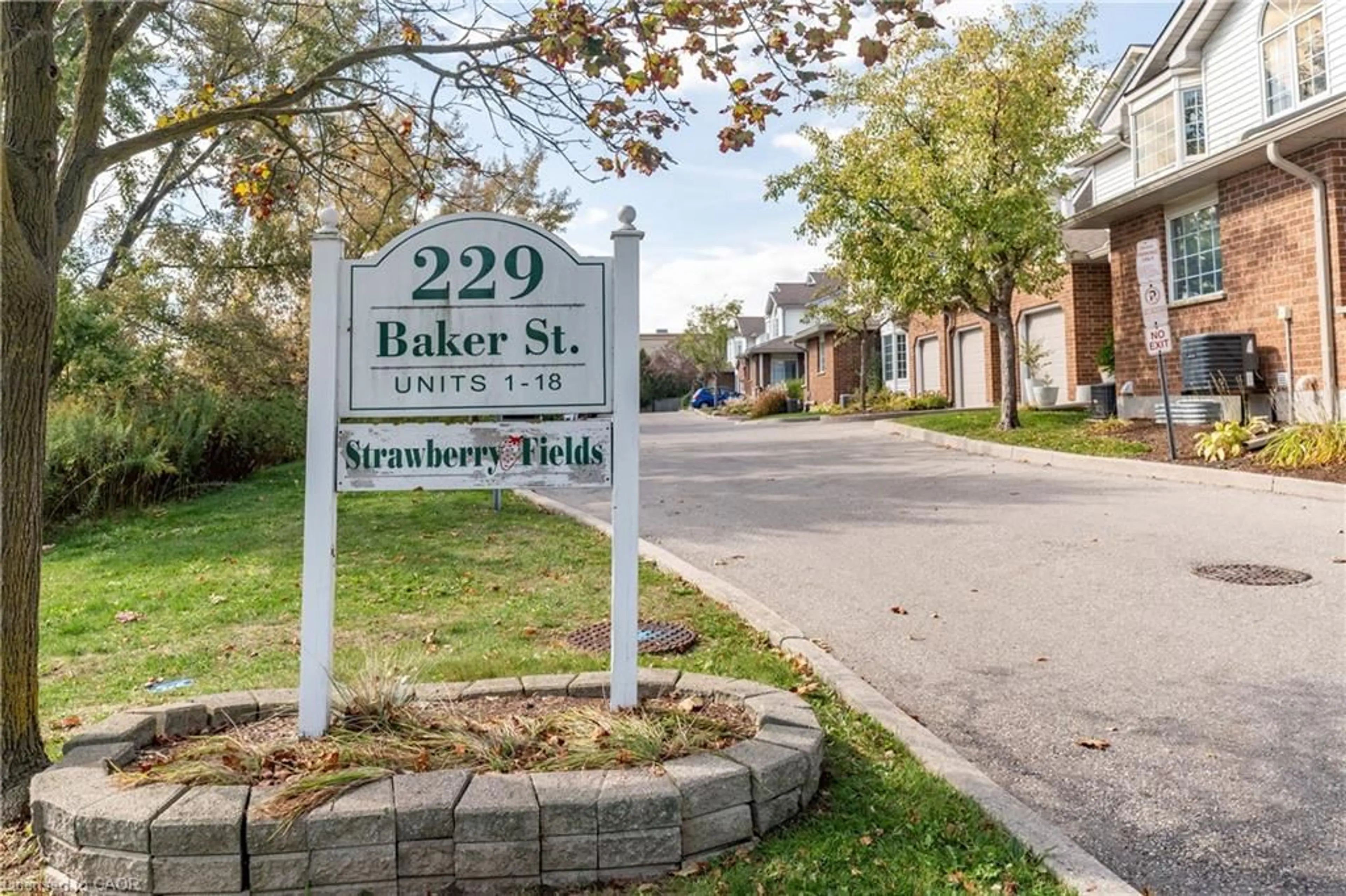 Indoor foyer for 229 Baker St #17, Waterloo Ontario N2T 2R4
