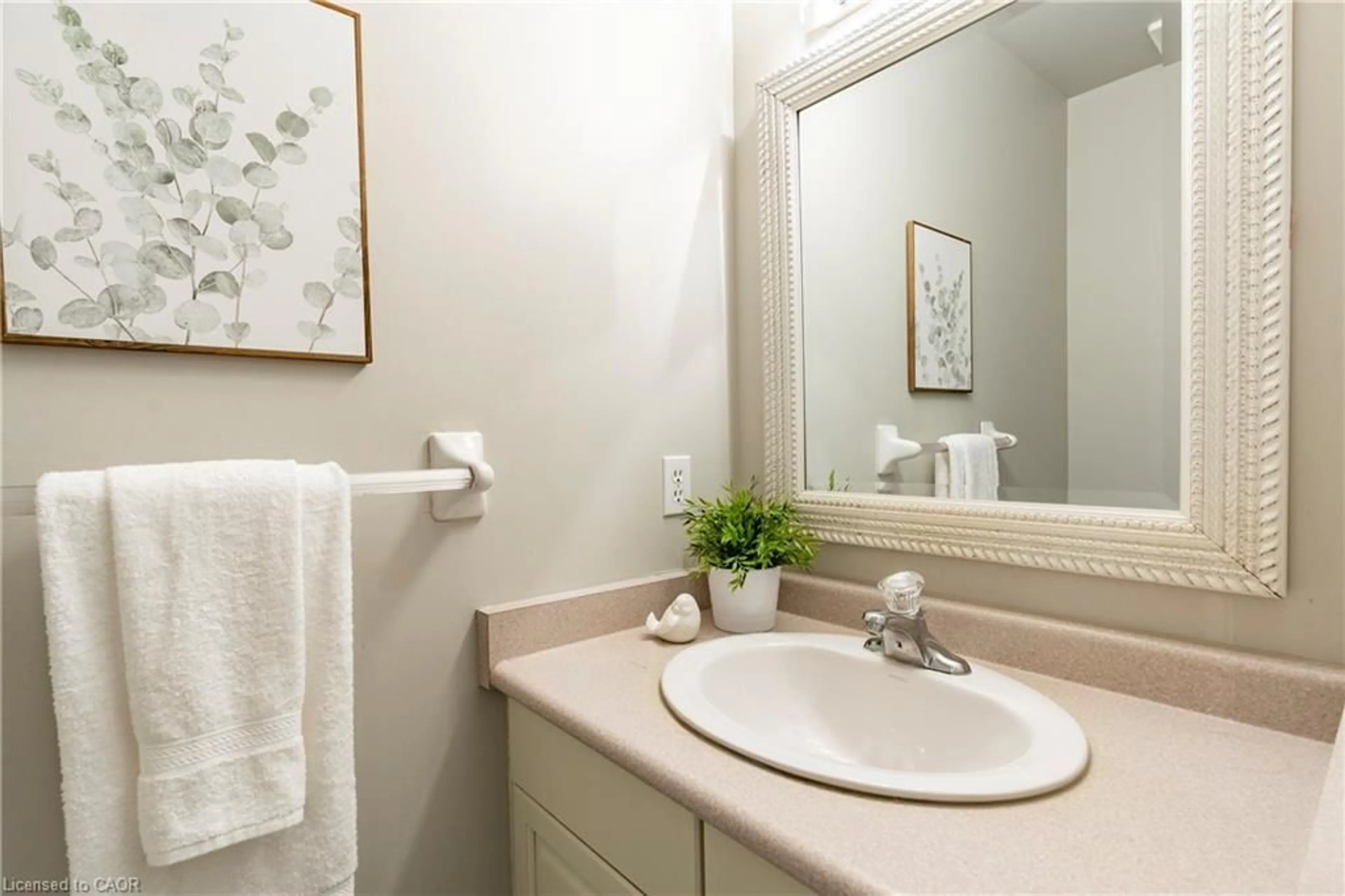 Standard bathroom, ceramic/tile floor for 229 Baker St #17, Waterloo Ontario N2T 2R4
