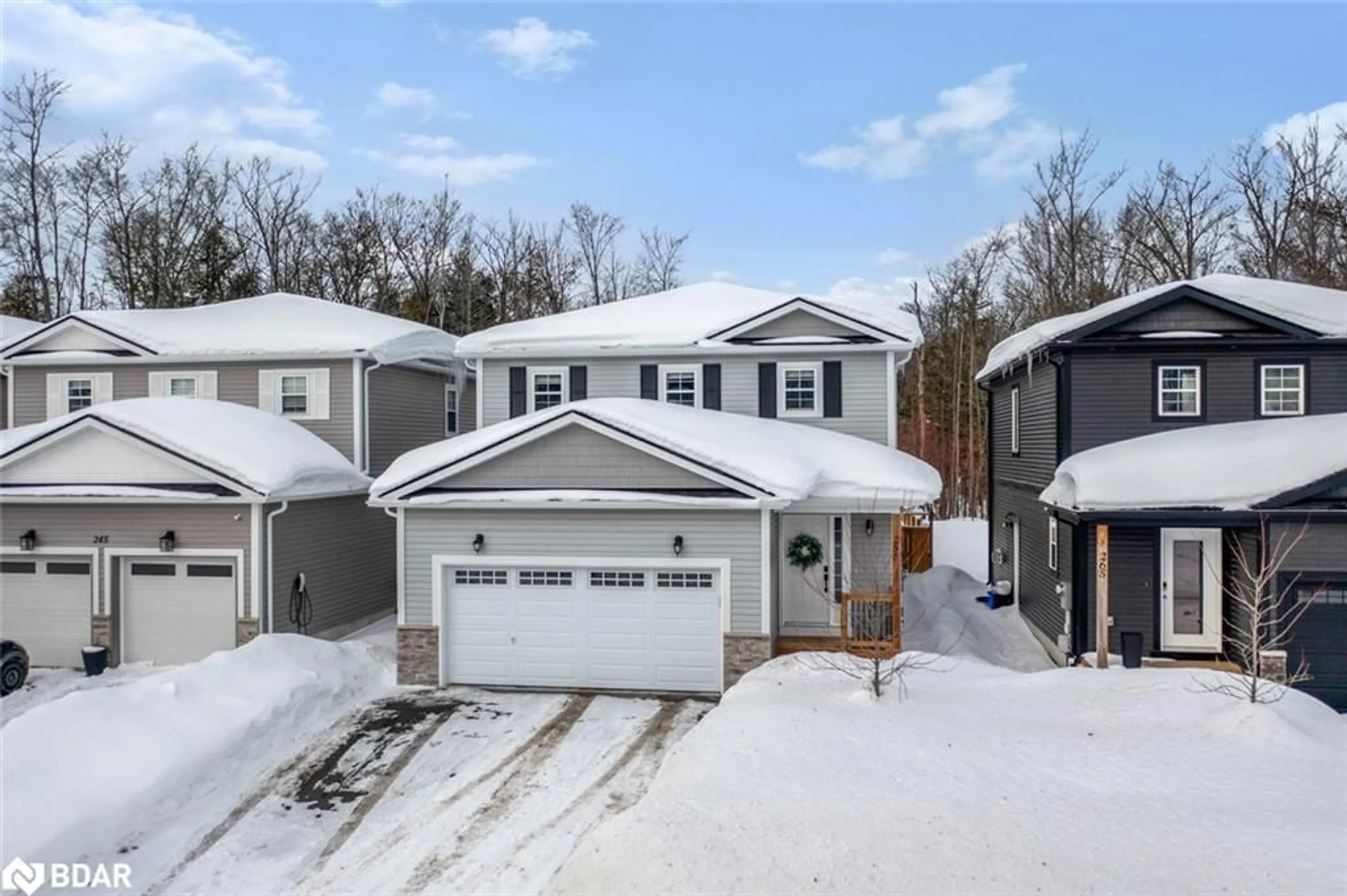 A pic from outside/outdoor area/front of a property/back of a property/a pic from drone, street for 255 Wild Rose Drive, Gravenhurst Ontario P1P 0B4