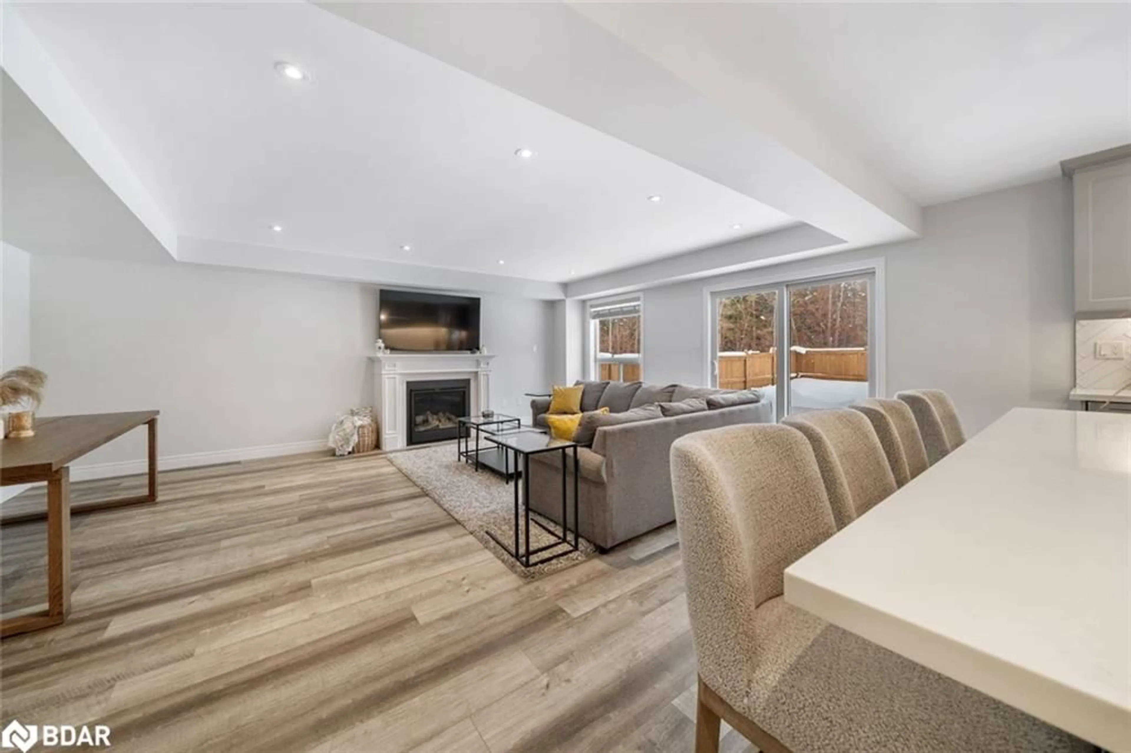 Living room with furniture, wood/laminate floor for 255 Wild Rose Drive, Gravenhurst Ontario P1P 0B4