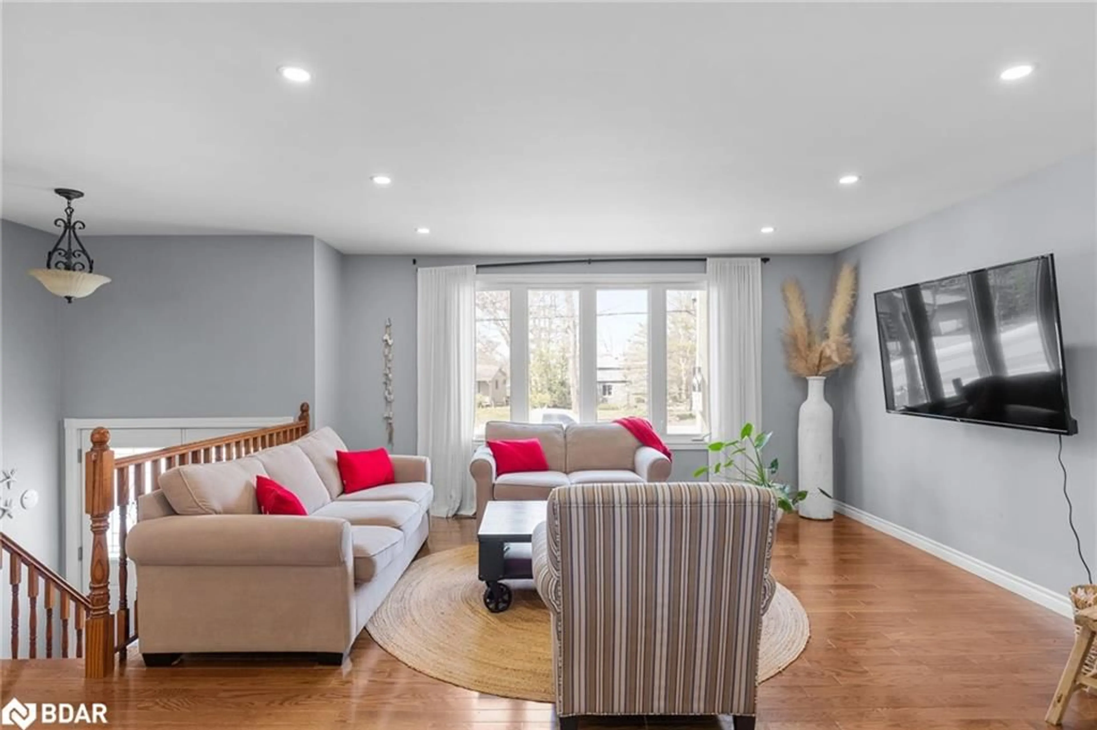 Living room with furniture, unknown for 1877 River Rd, Wasaga Beach Ontario L9Z 1L1