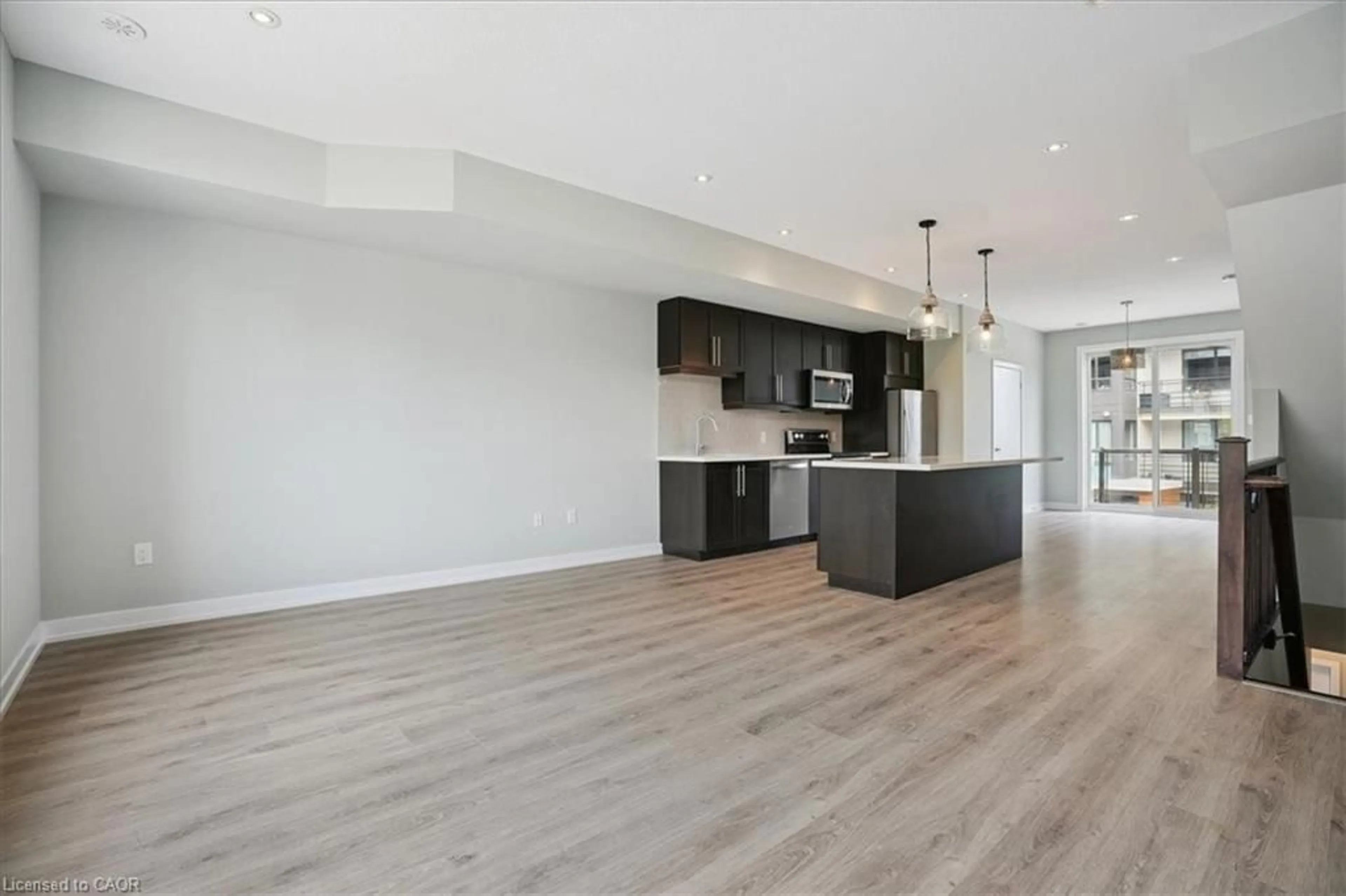 Open concept kitchen, wood/laminate floor for 5 Esplanade Lane, Grimsby Ontario L3M 5R4
