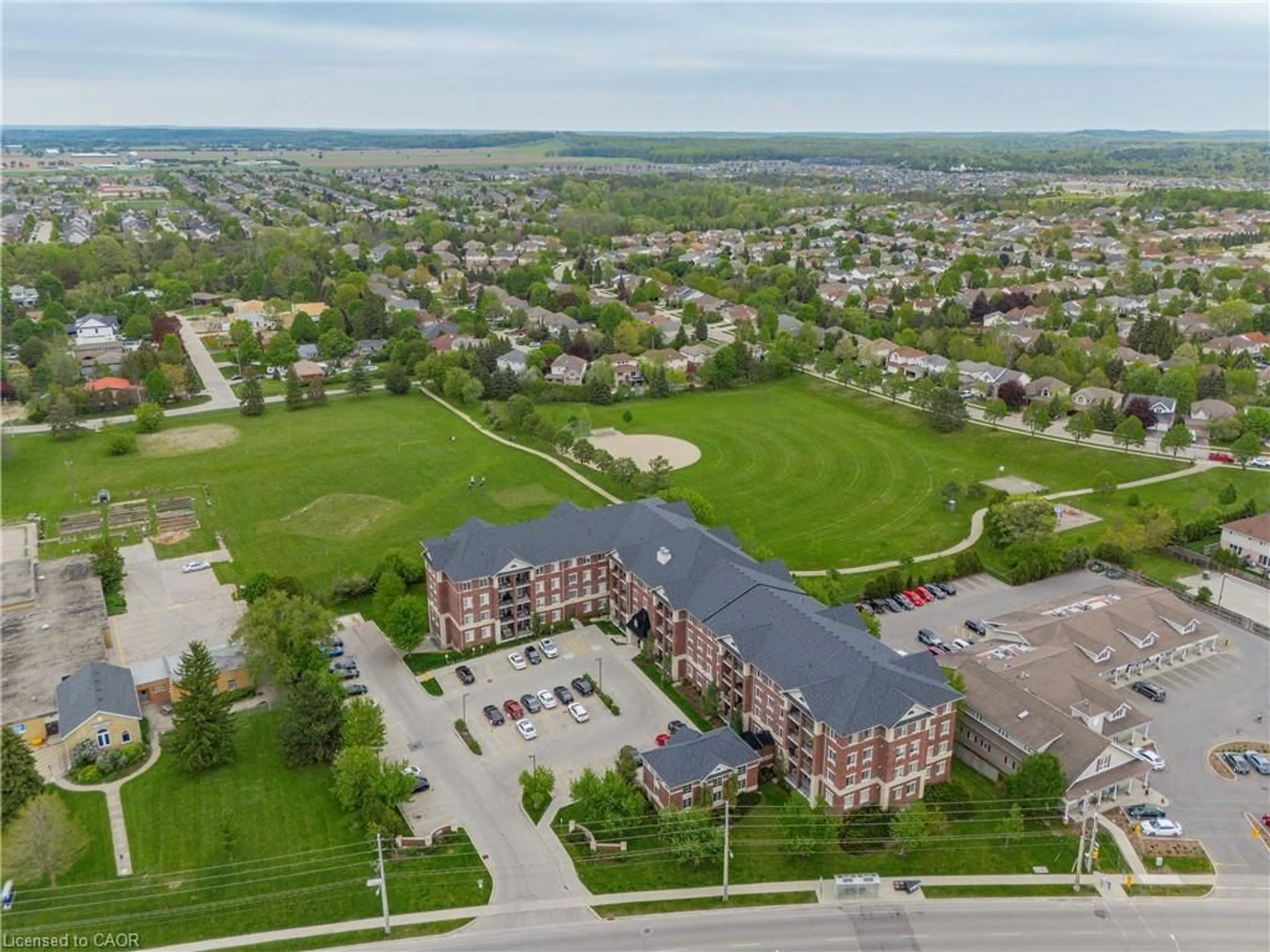 A pic from outside/outdoor area/front of a property/back of a property/a pic from drone, building for 1440 Gordon St #16, Guelph Ontario N1L 1C8