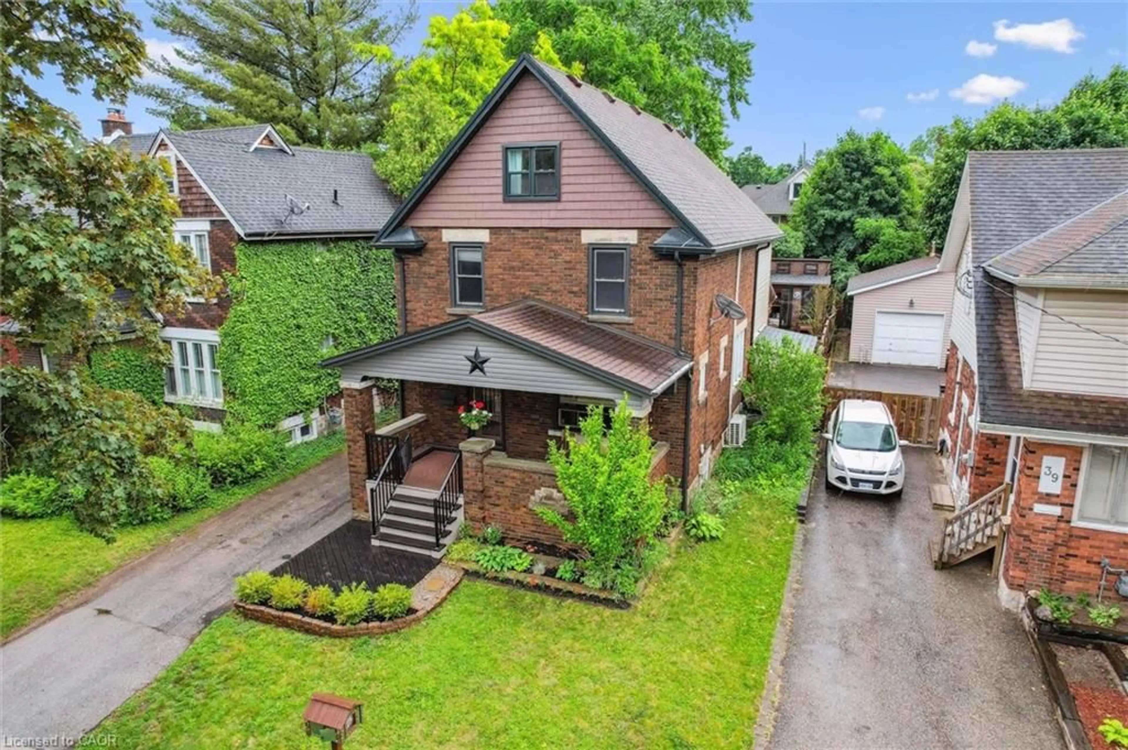 A pic from outside/outdoor area/front of a property/back of a property/a pic from drone, street for 37 Brock St, Kitchener Ontario N2M 1X2