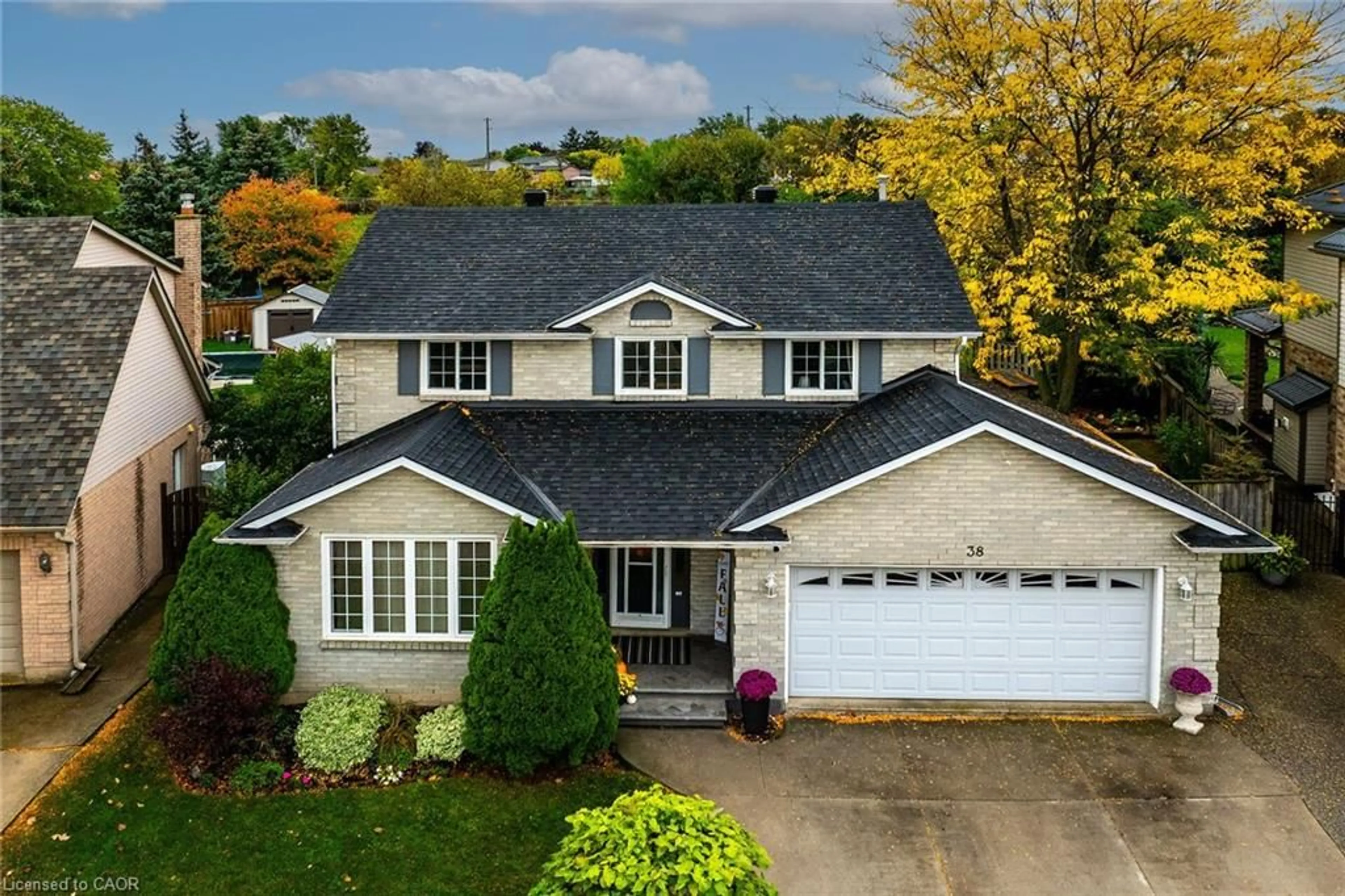 Home with vinyl exterior material, street for 38 Allanbrook St, Stoney Creek Ontario L8J 2E8