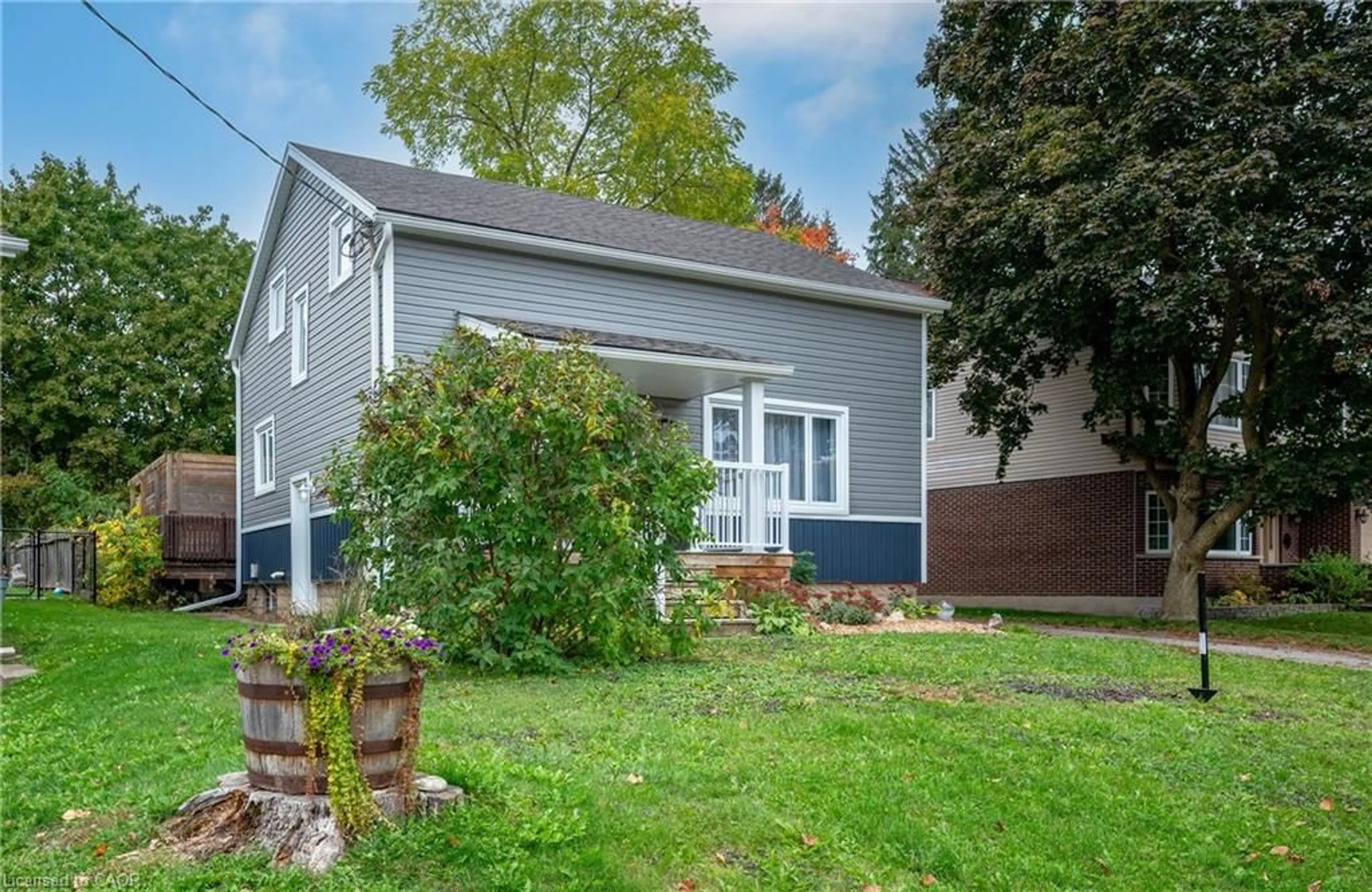 Home with vinyl exterior material, street for 190 Asmus St, New Hamburg Ontario N3A 1B2