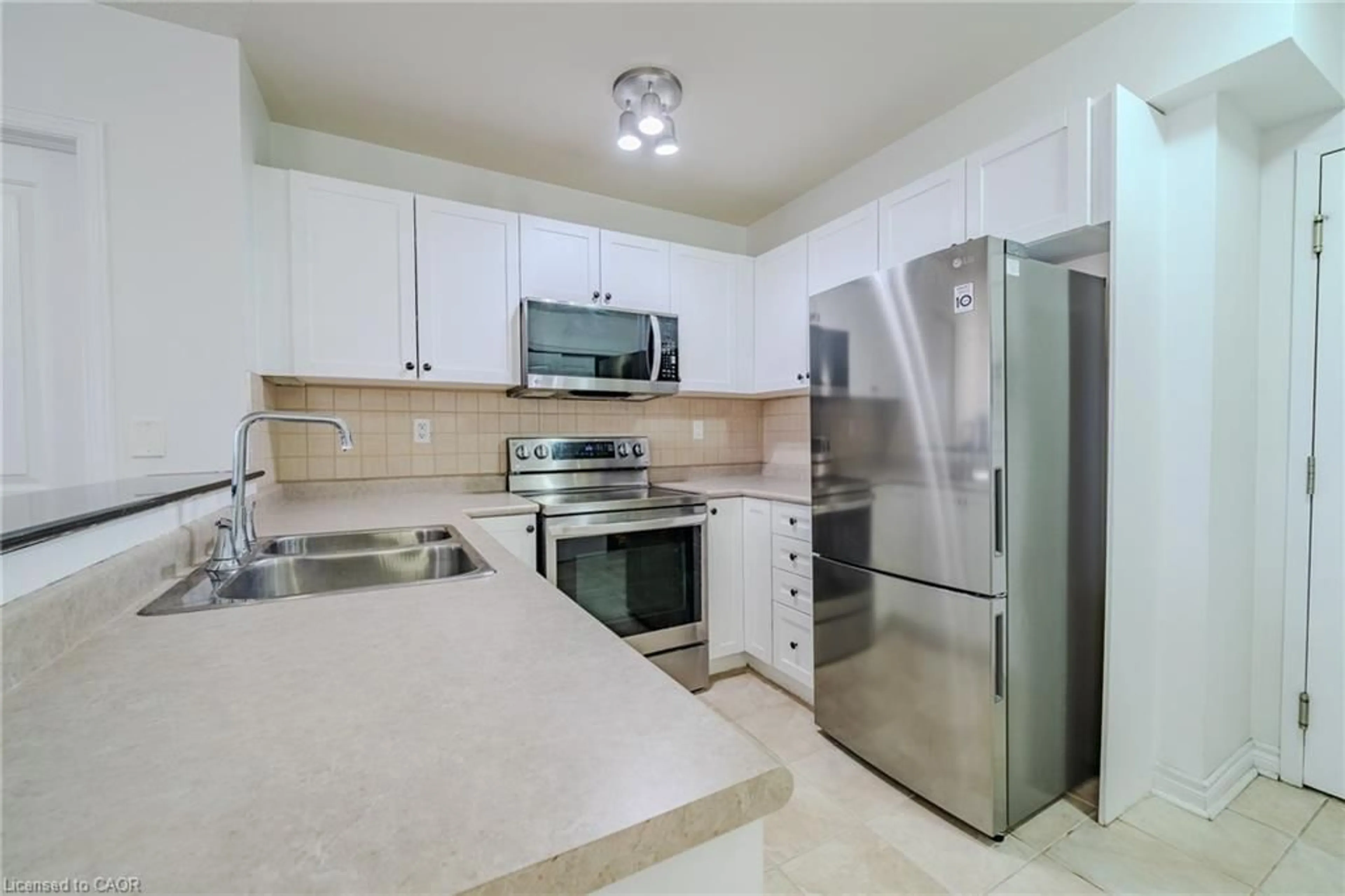Standard kitchen, ceramic/tile floor for 8 Harris St #422, Cambridge Ontario N1R 8R1