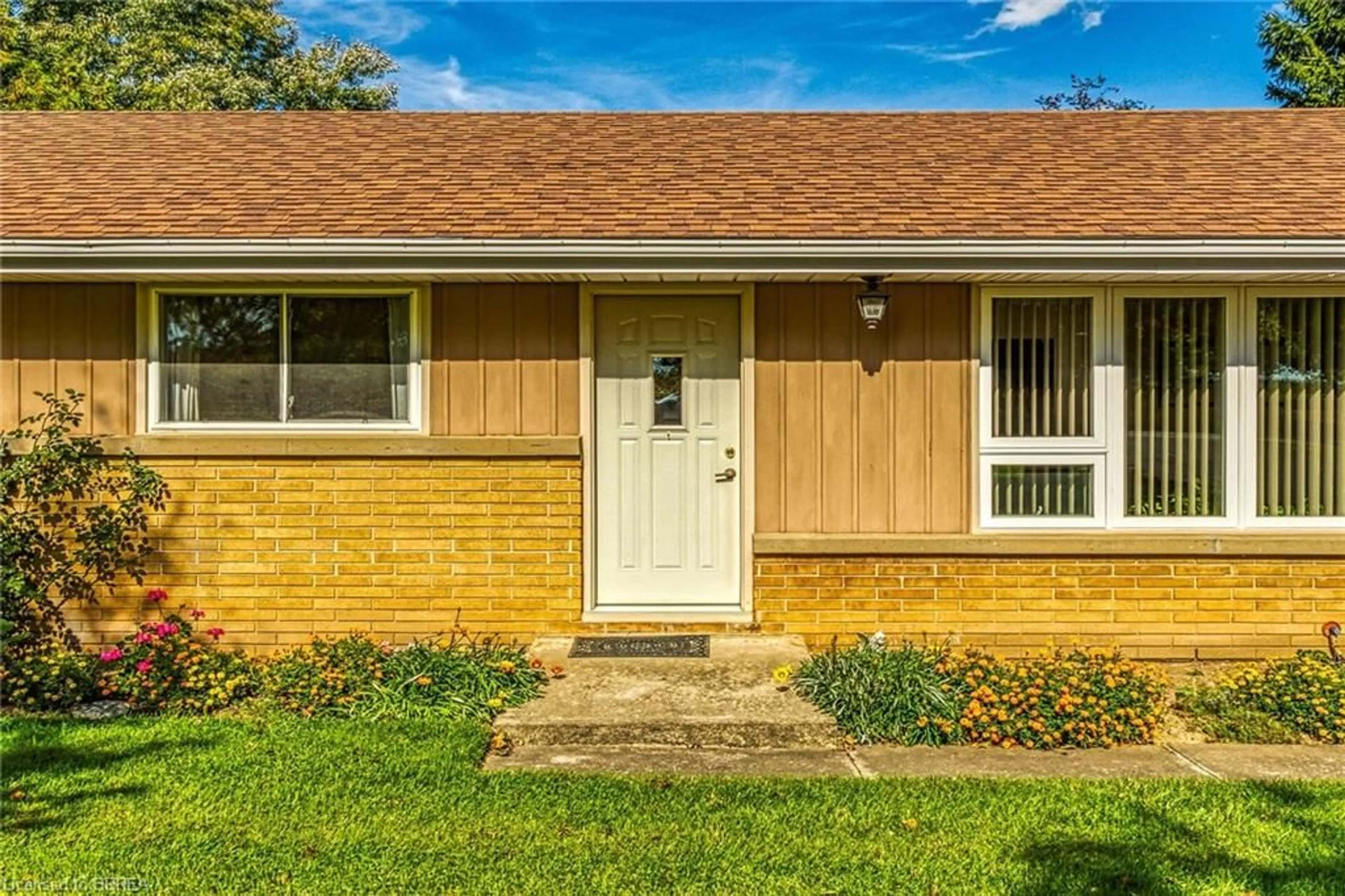 Home with vinyl exterior material, street for 169 Governors Rd, Paris Ontario N3L 3E1