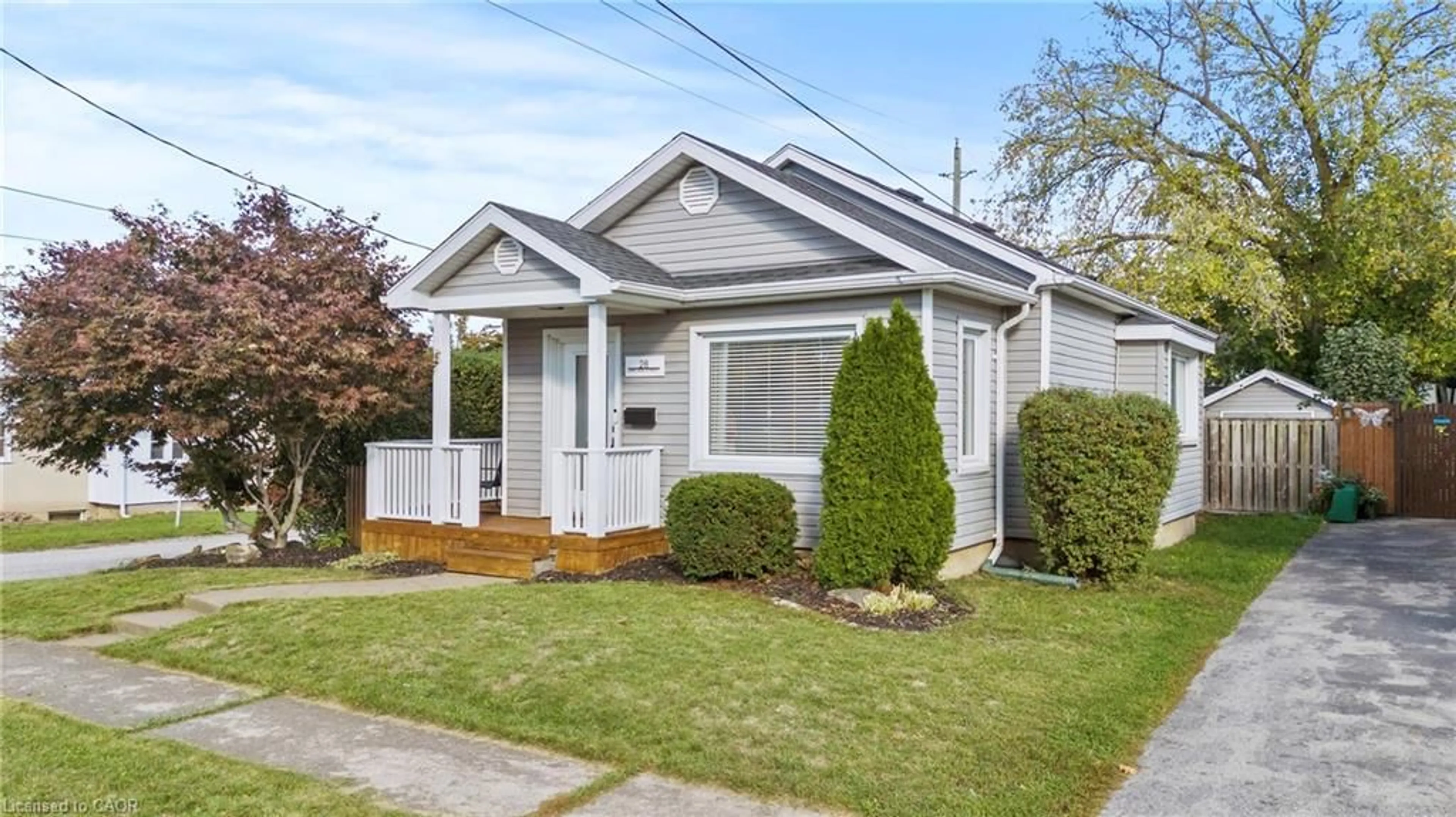 Home with vinyl exterior material, street for 28 Chelsea St, St. Catharines Ontario L2P 3B8