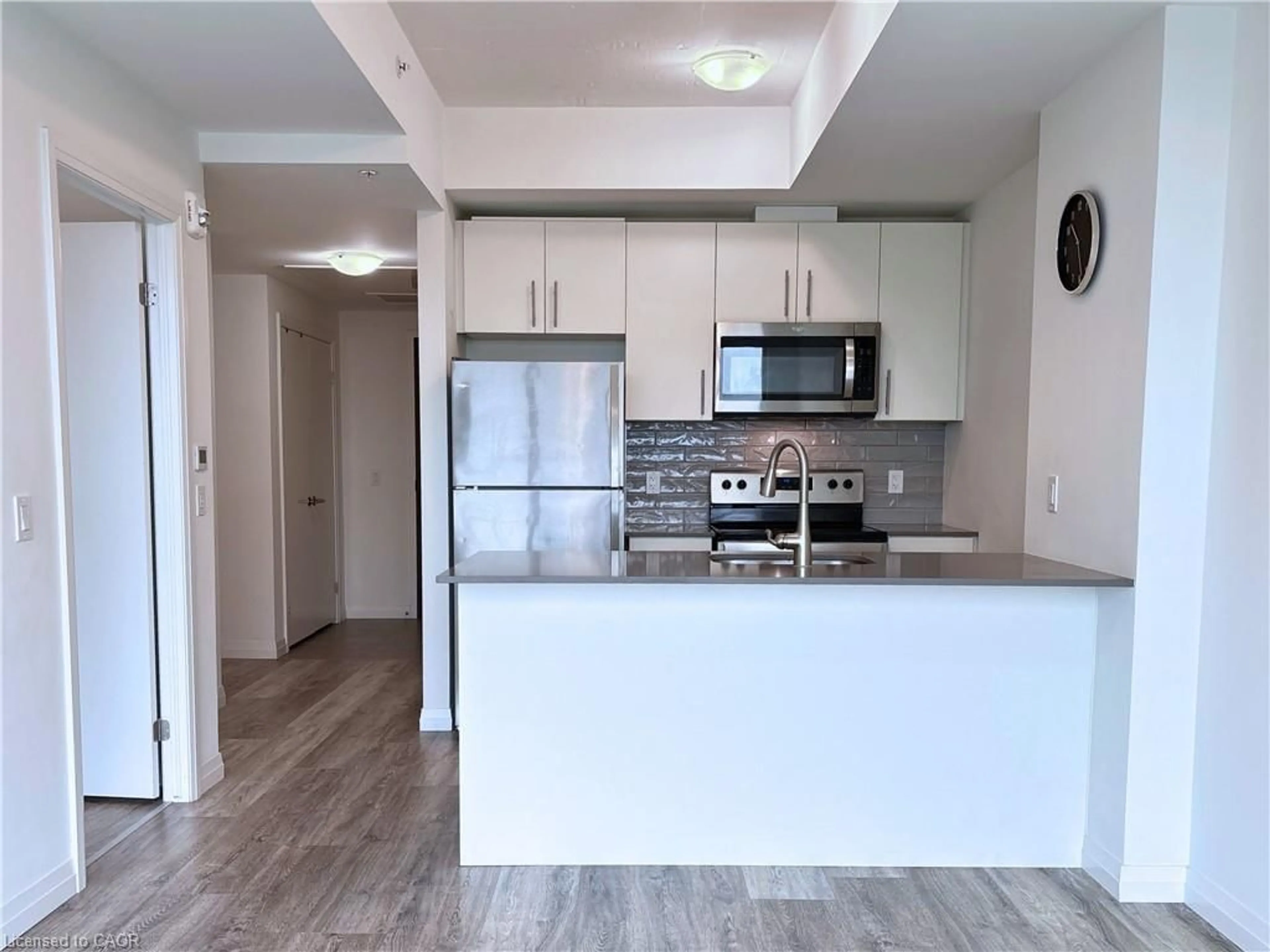 Standard kitchen, unknown for 108 Garment St #2110, Kitchener Ontario N2G 0E2