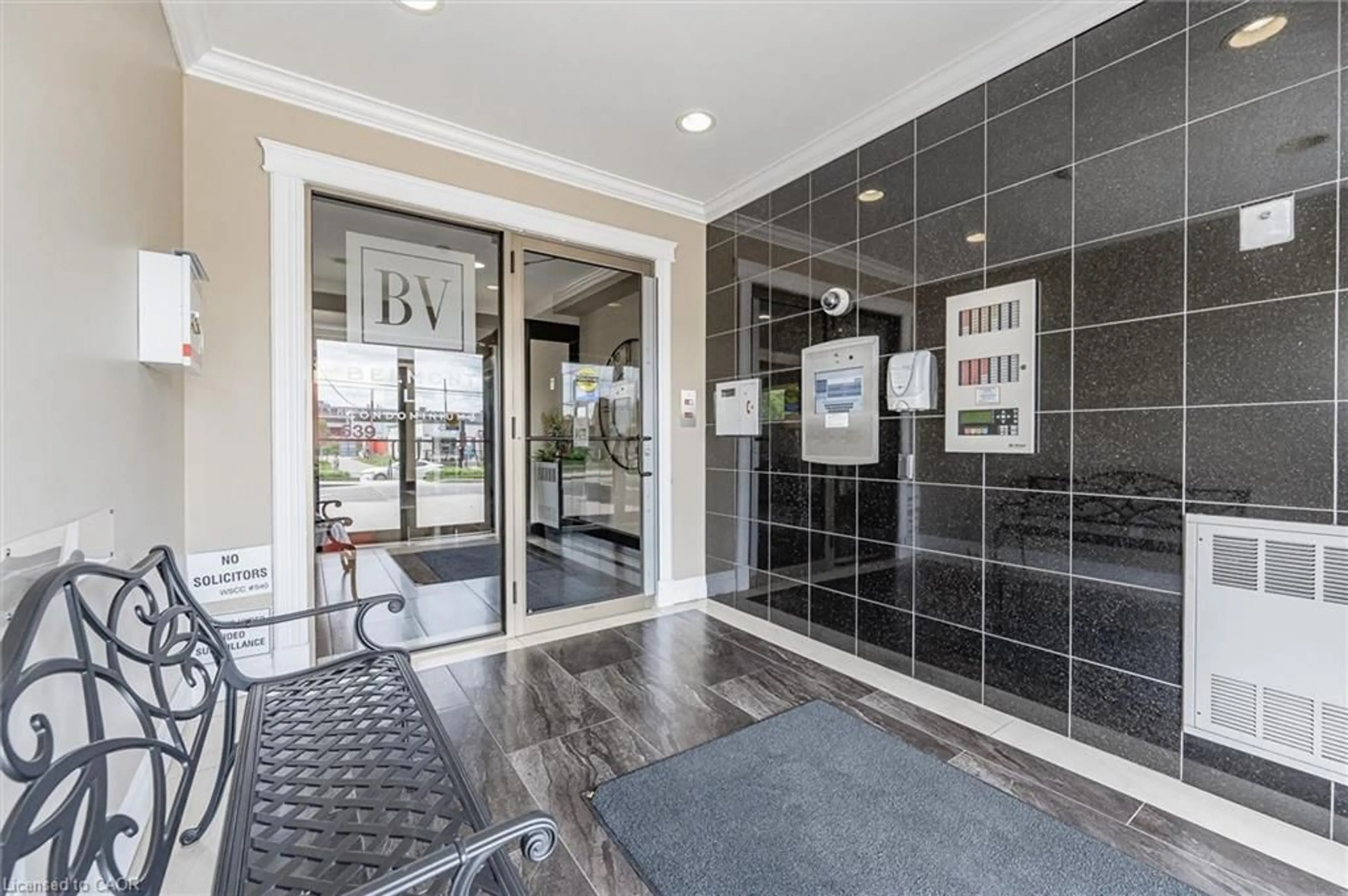 Indoor entryway for 539 Belmont Ave #201, Kitchener Ontario N2M 0A2