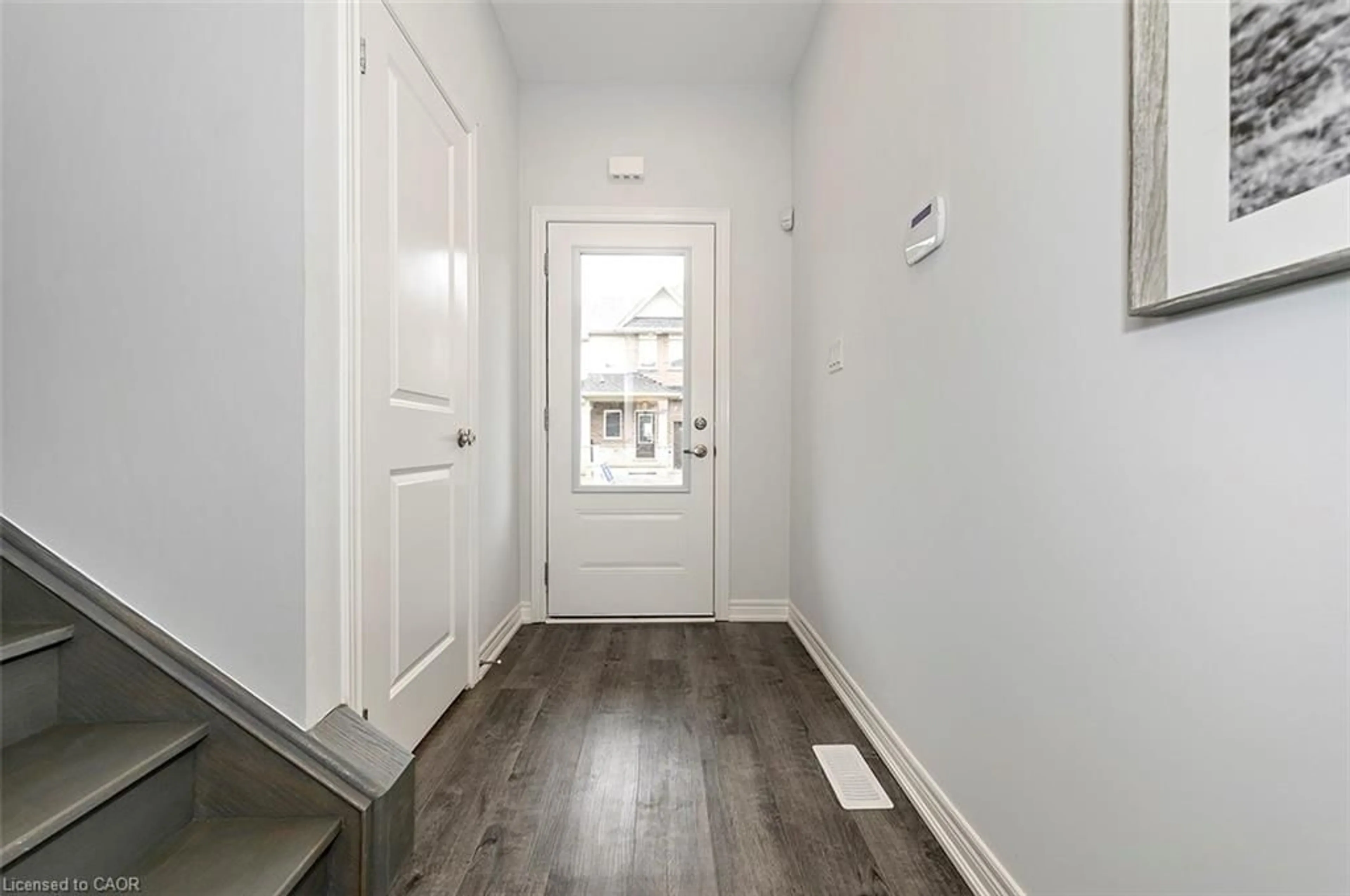 Indoor entryway for 205 Thames Way #22, Hamilton Ontario L0R 1W0