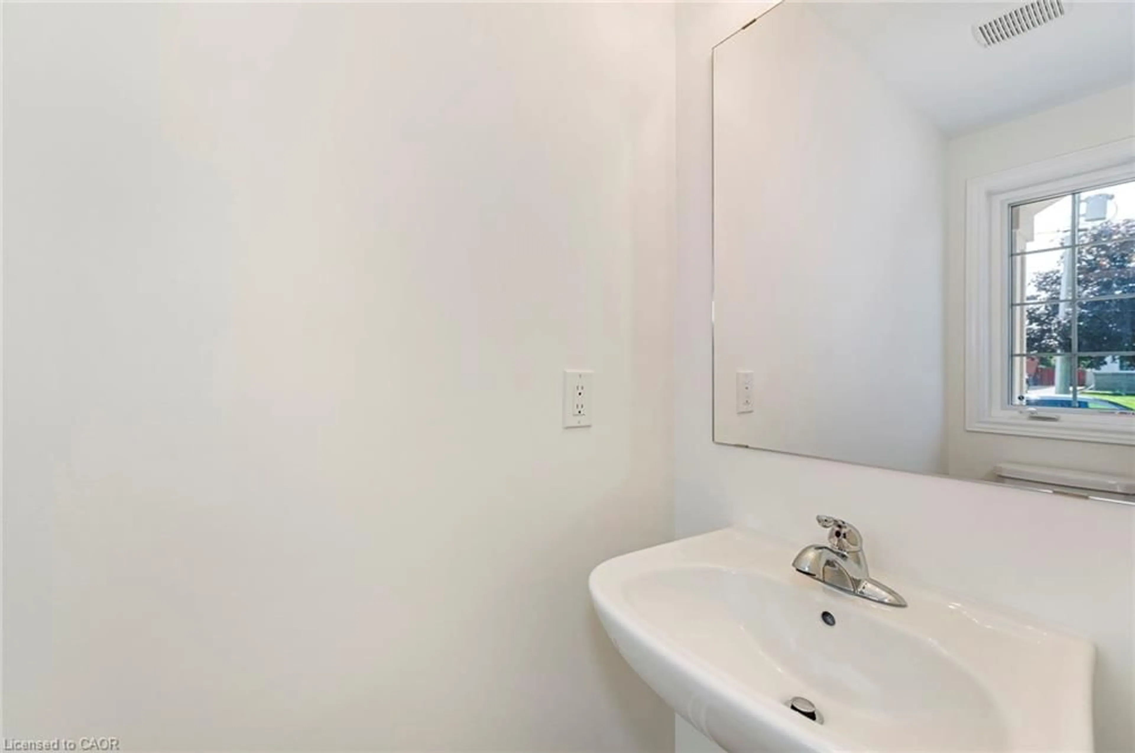 A pic of a room for 14 Jellicoe Crt, Hamilton Ontario L9A 4T1