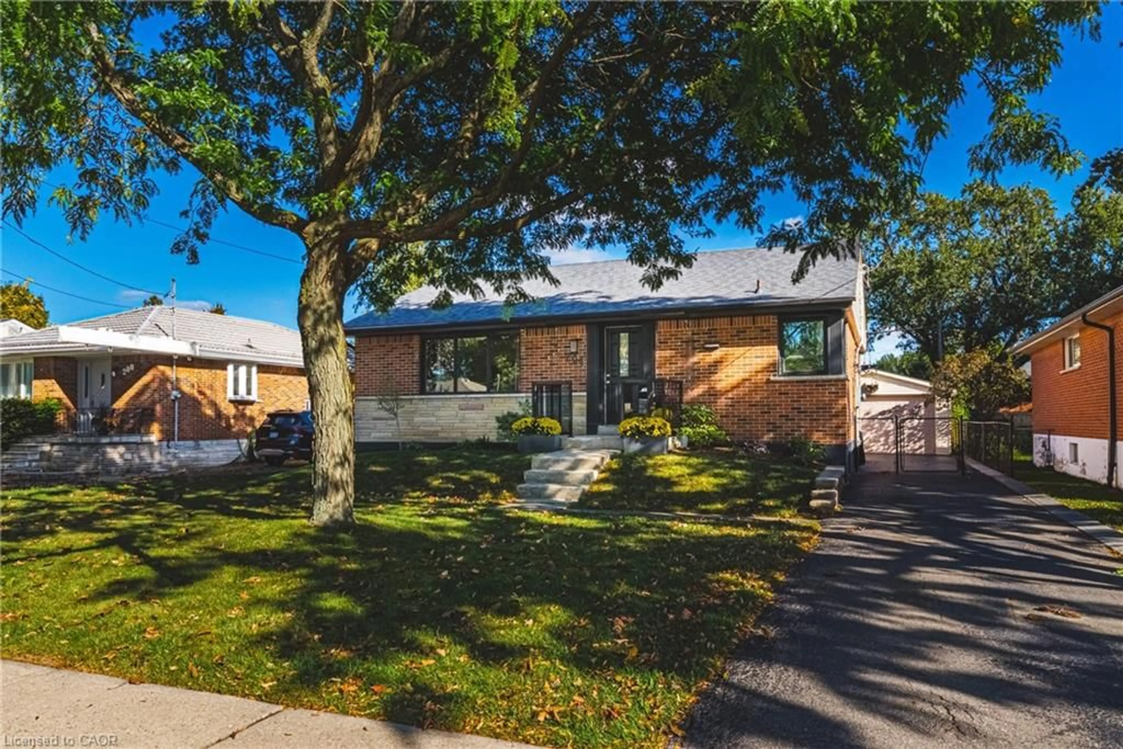 Home with brick exterior material, street for 204 Fernwood Cres, Hamilton Ontario L8T 3L4