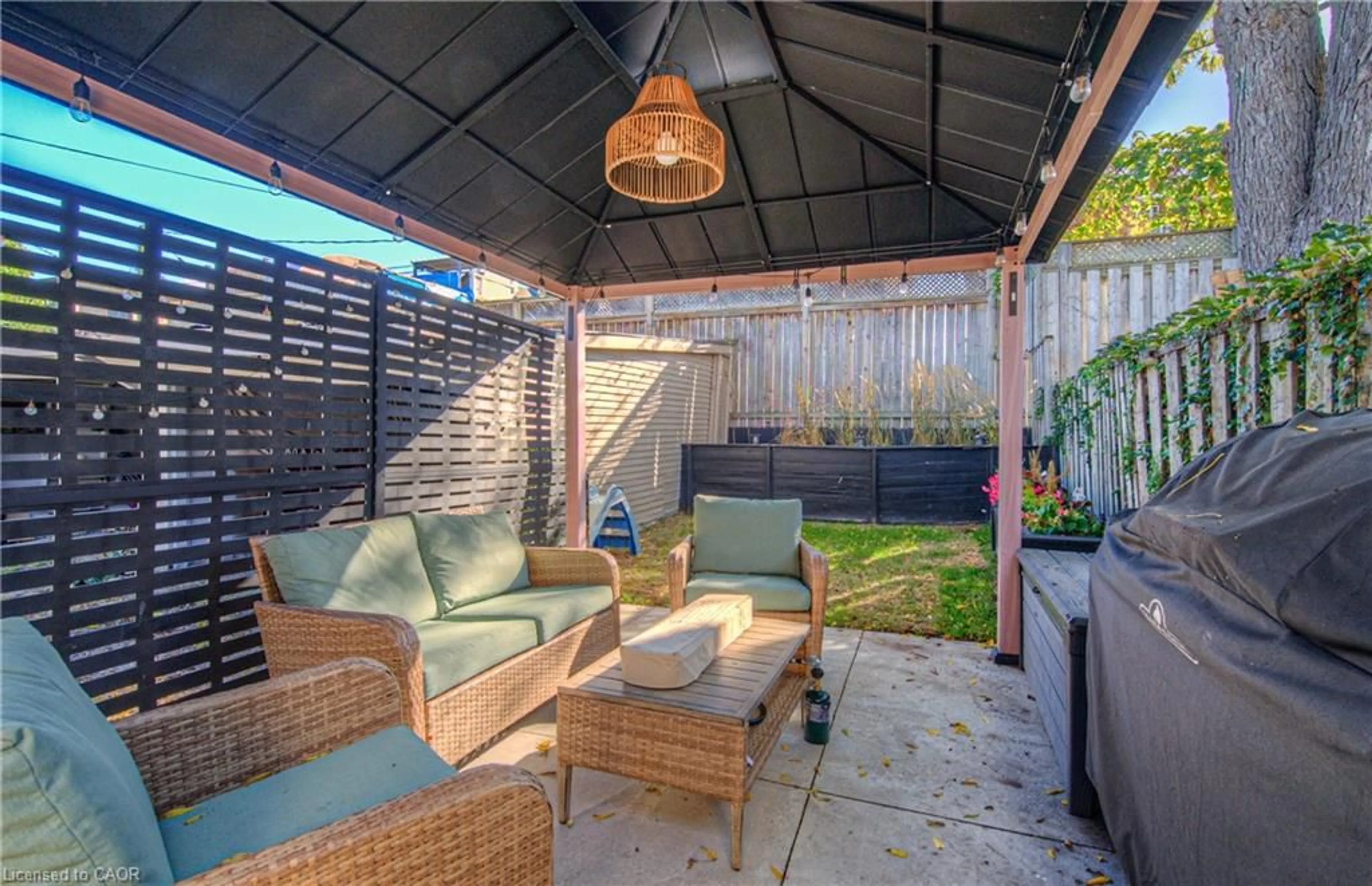 Patio, street for 12 Jones St, Stoney Creek Ontario L8G 3H8