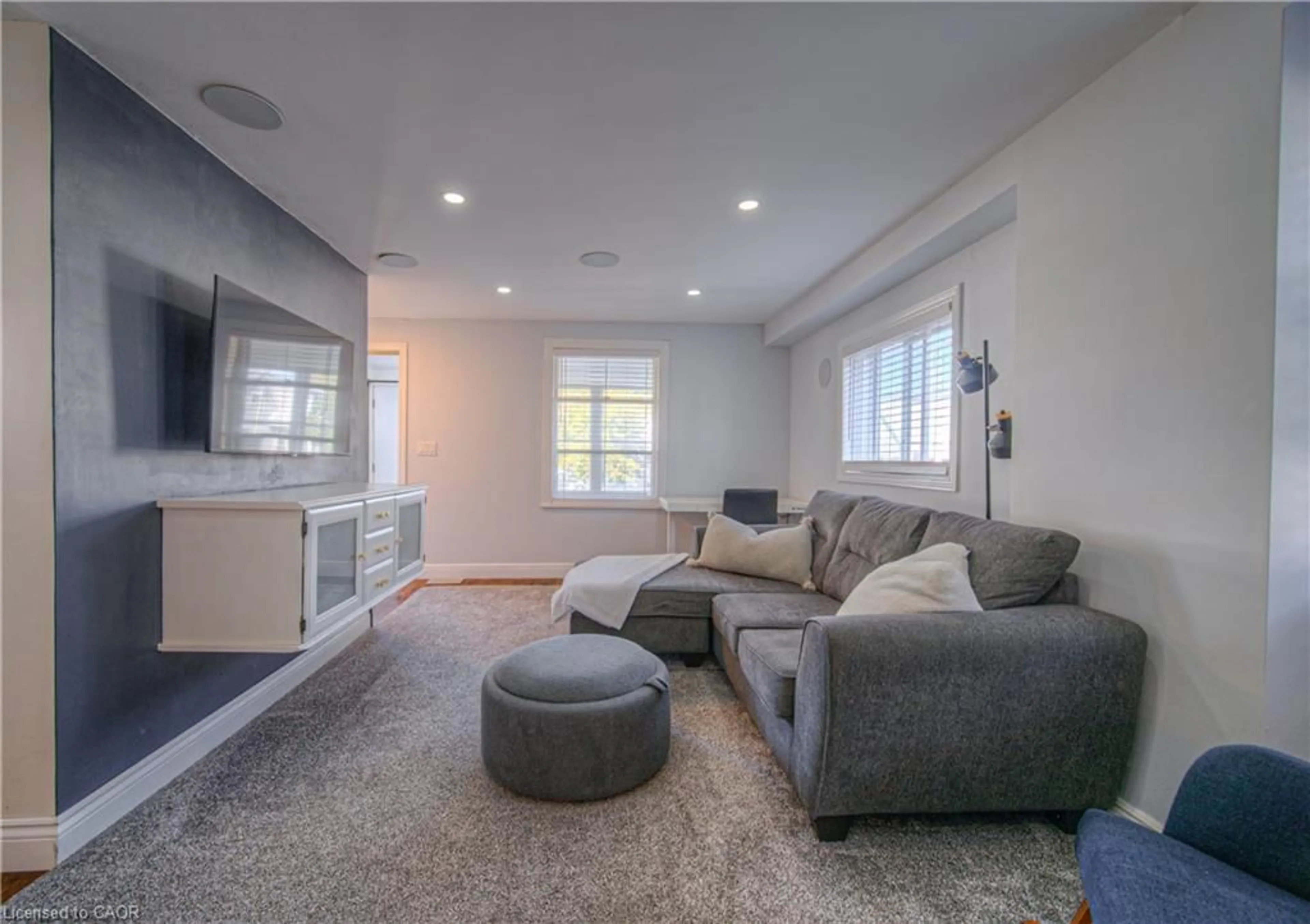 Living room with furniture, unknown for 12 Jones St, Stoney Creek Ontario L8G 3H8